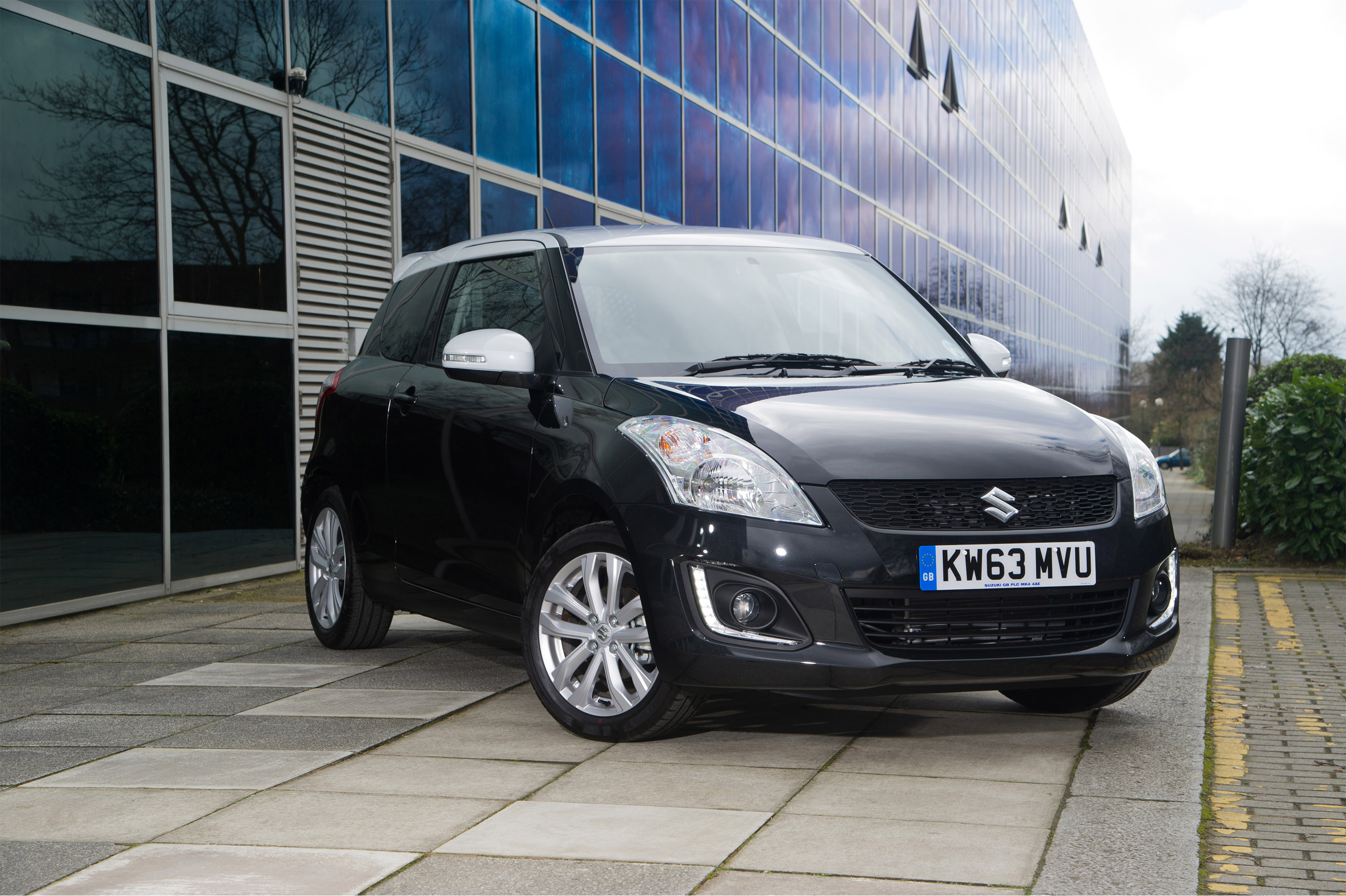 Suzuki Swift SZ-L Special Edition photo #2