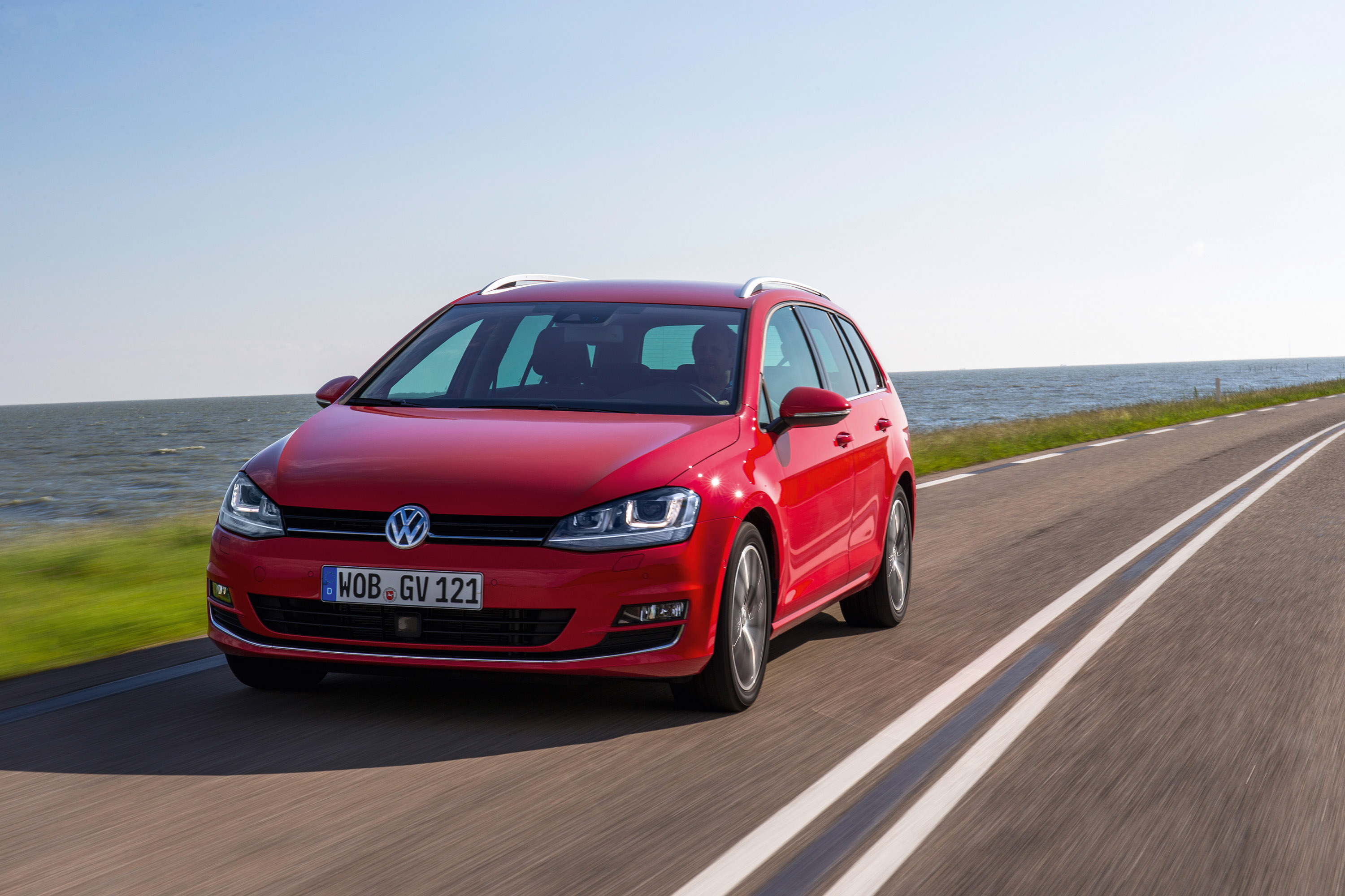 2014 Volkswagen Golf VII Variant - HD Pictures @