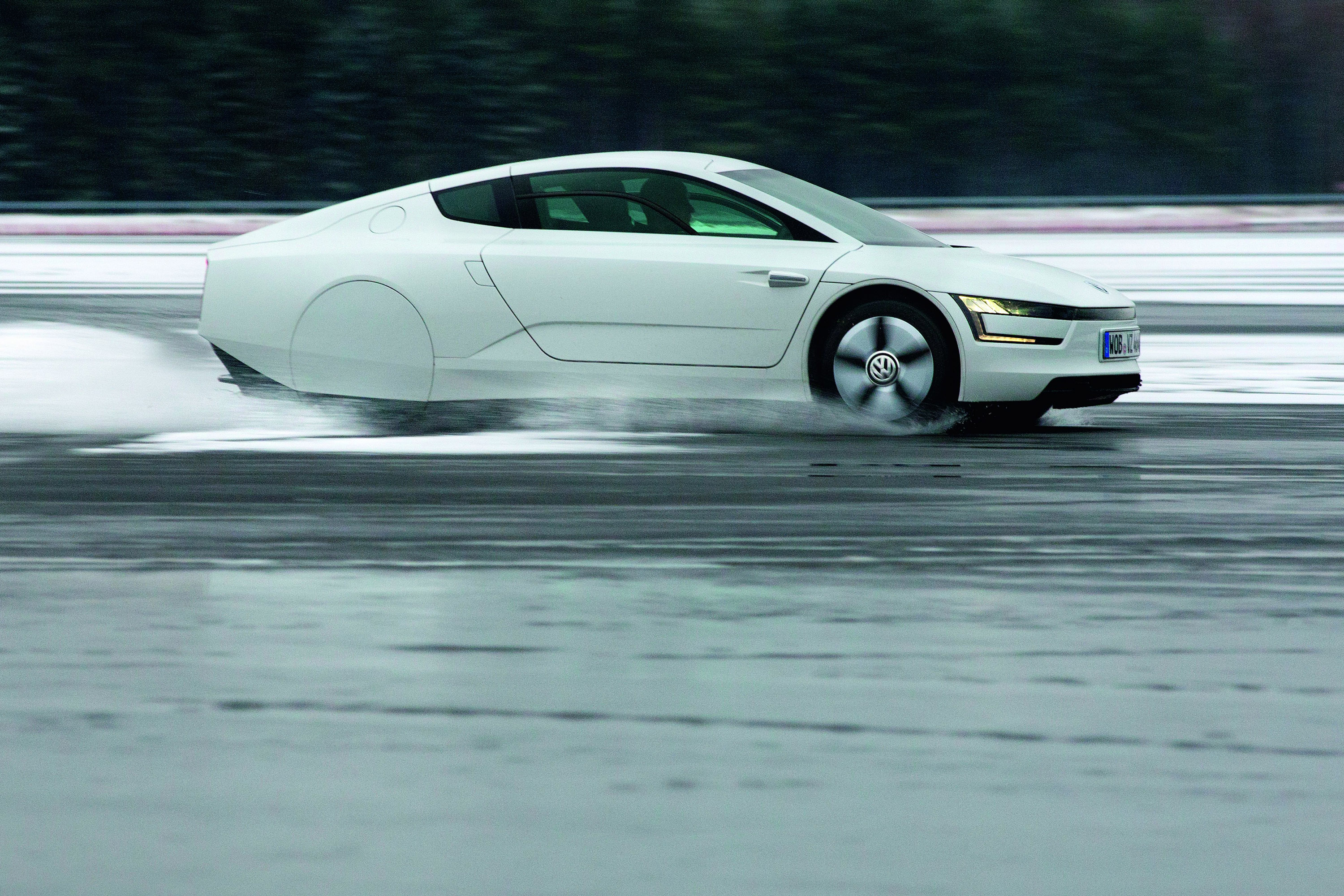 Volkswagen XL1 photo #23