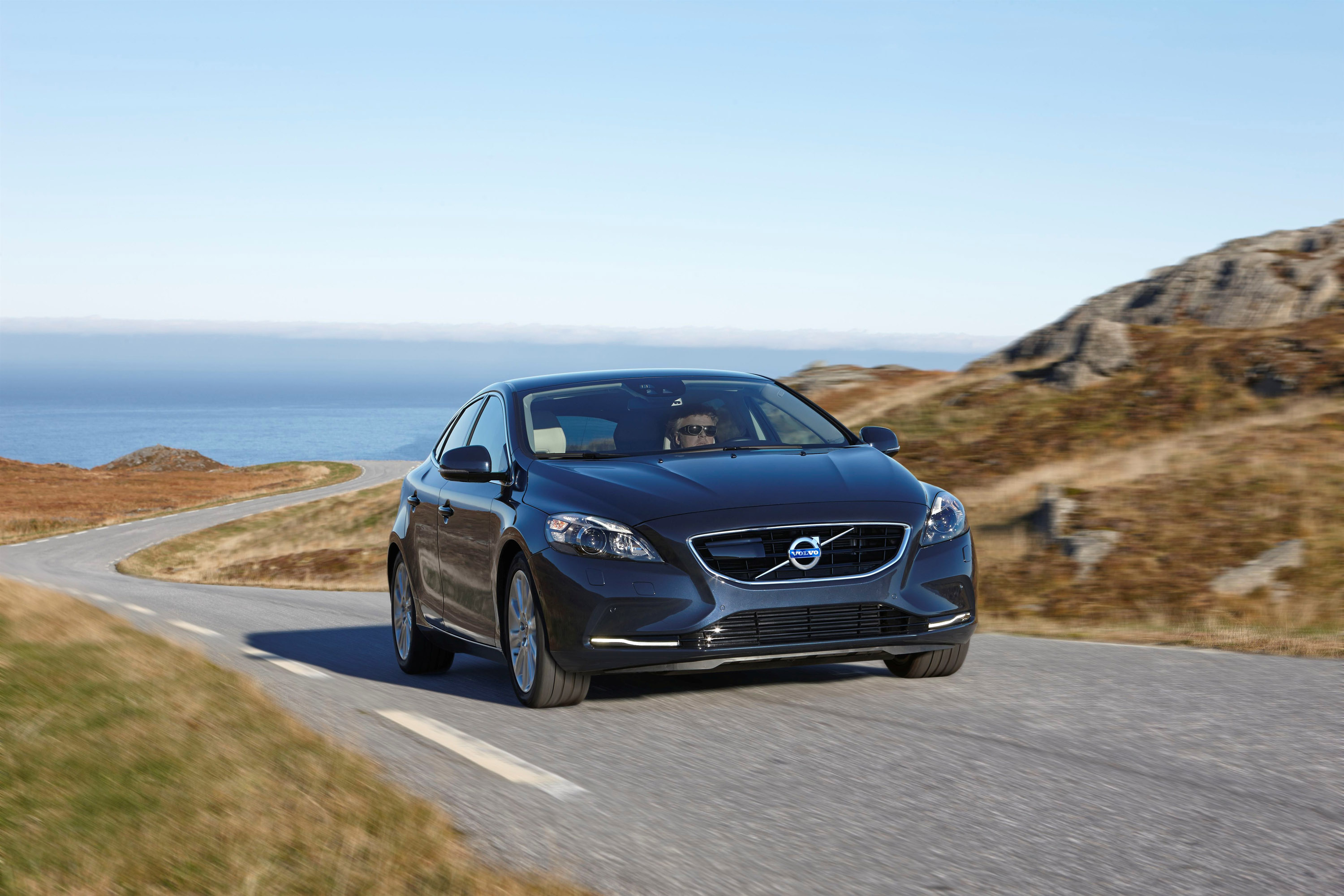 Volvo V40 D4 photo #1