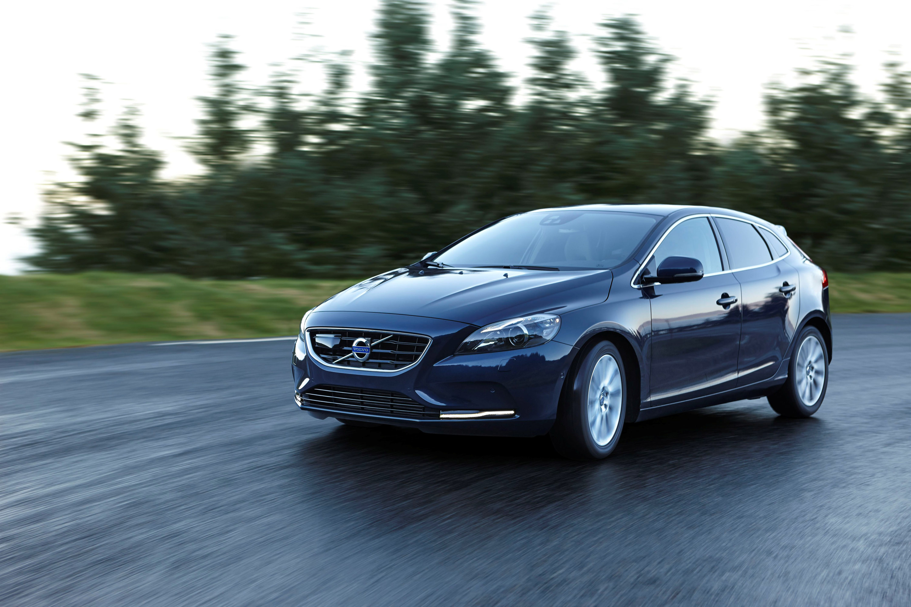 Volvo V40 D4 photo #2