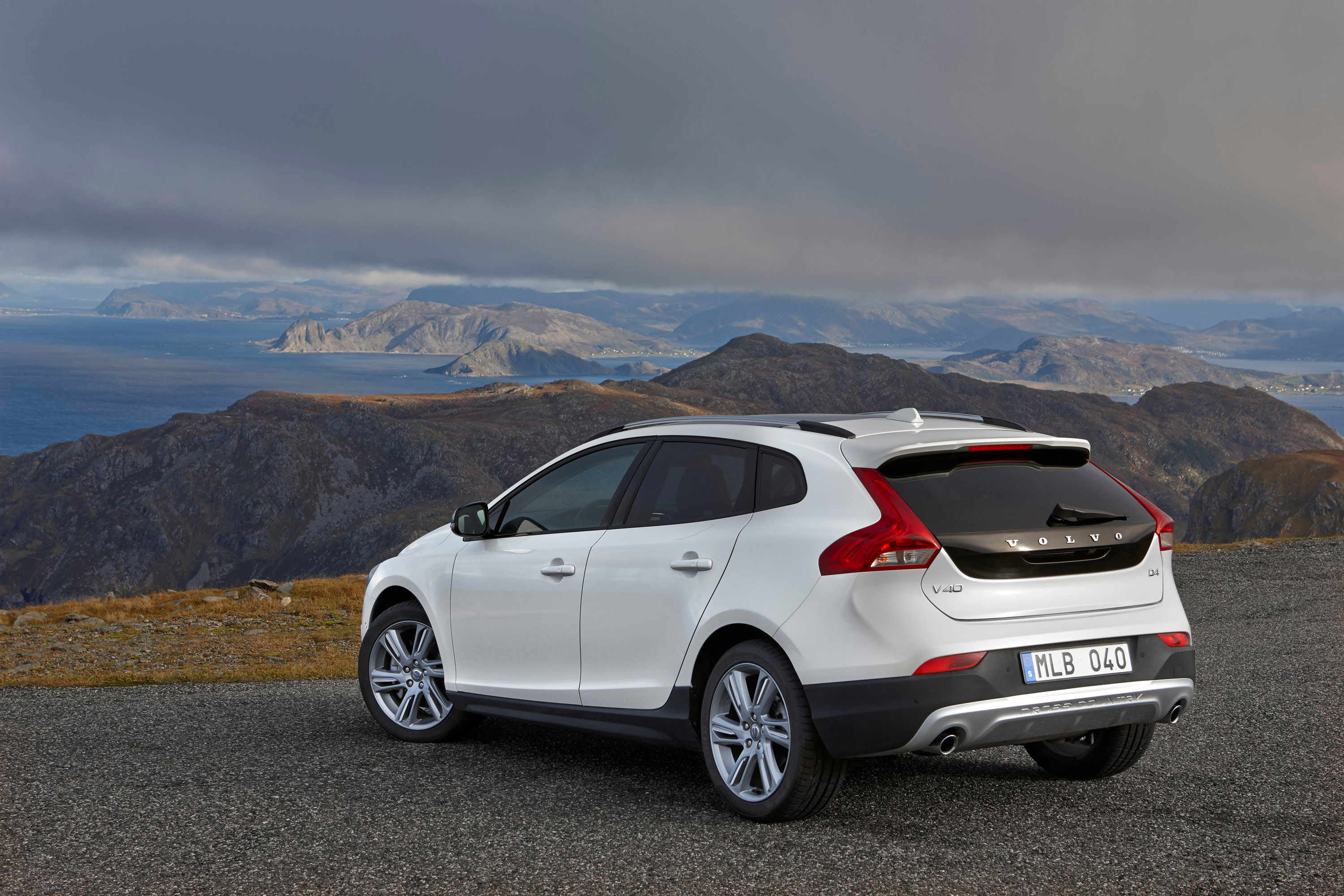 Volvo V40 D4 photo #15