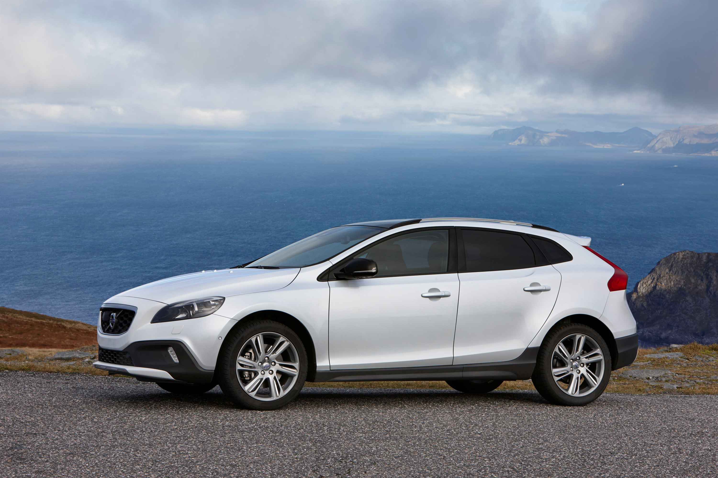 Volvo V40 D4 photo #16