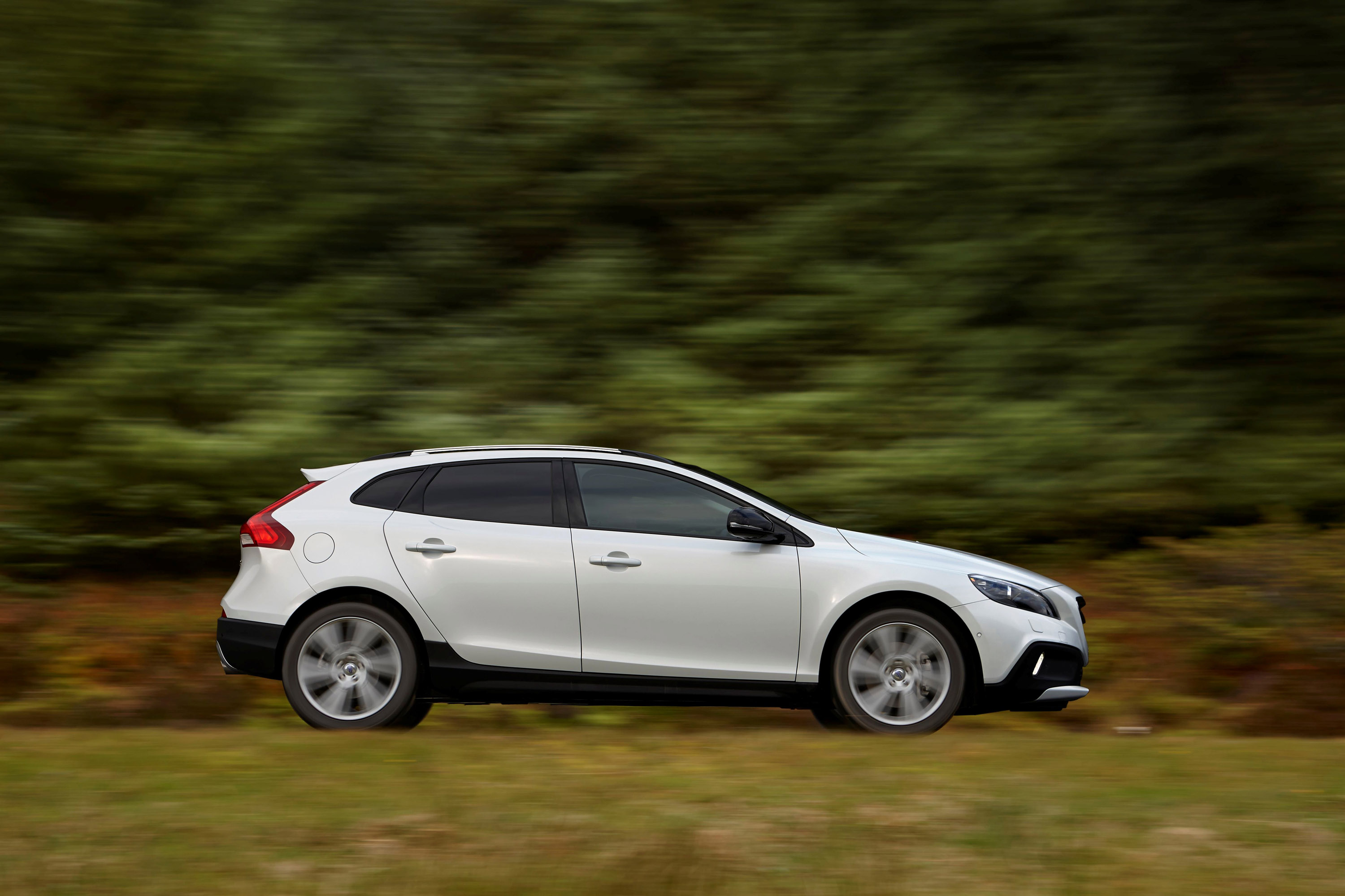 Volvo V40 D4 photo #18