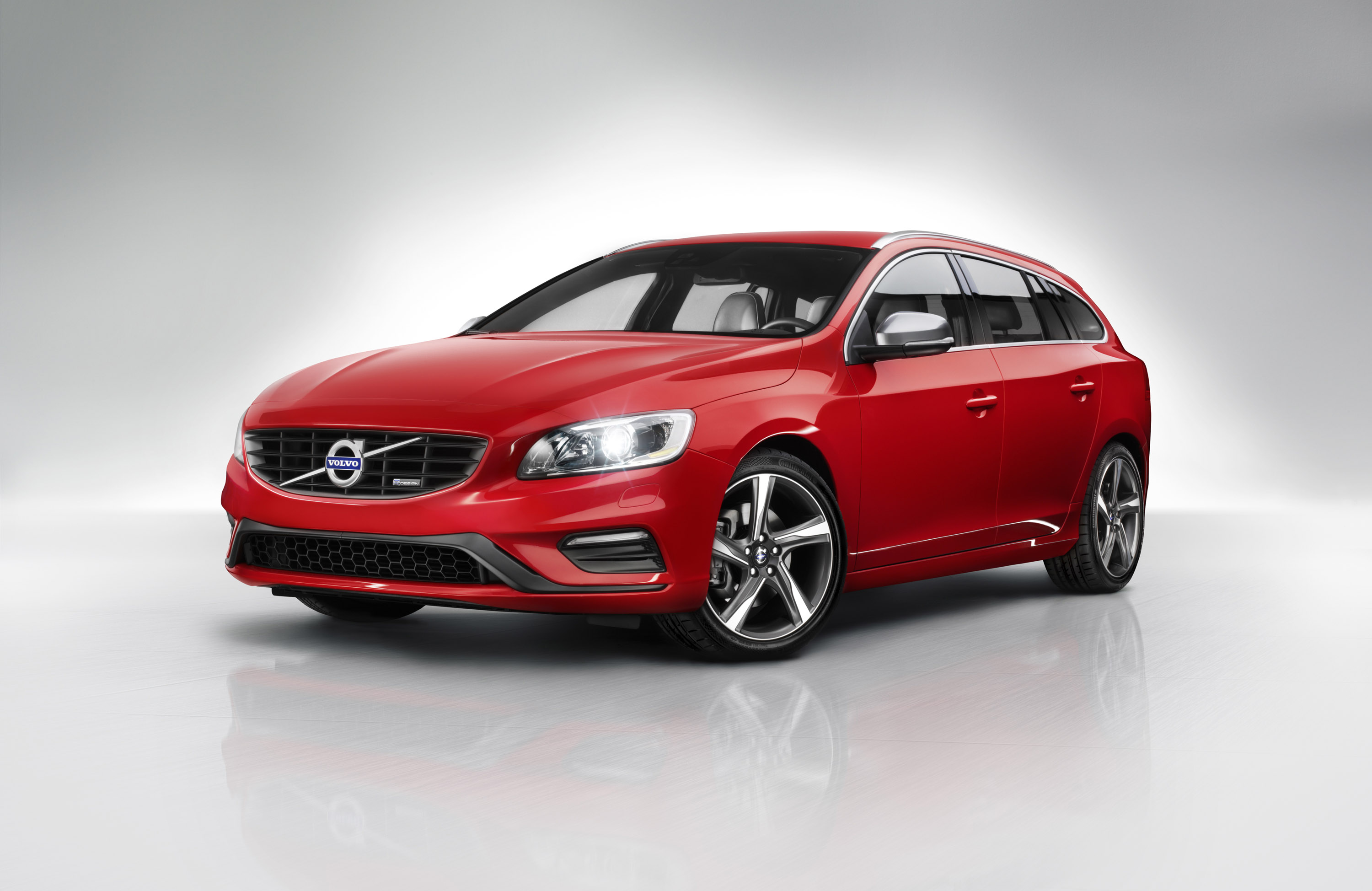 Volvo V60 R-Design photo #1