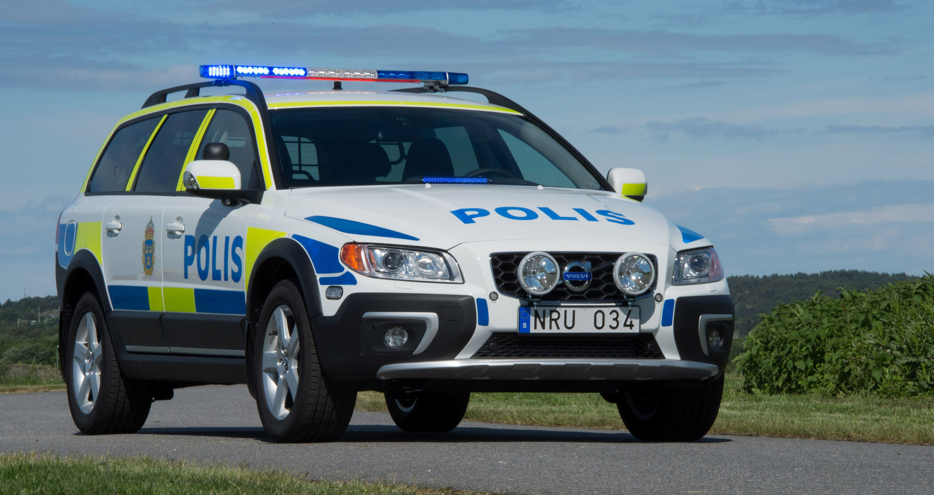 Volvo XC70 D5 AWD Swedish Police photo #2