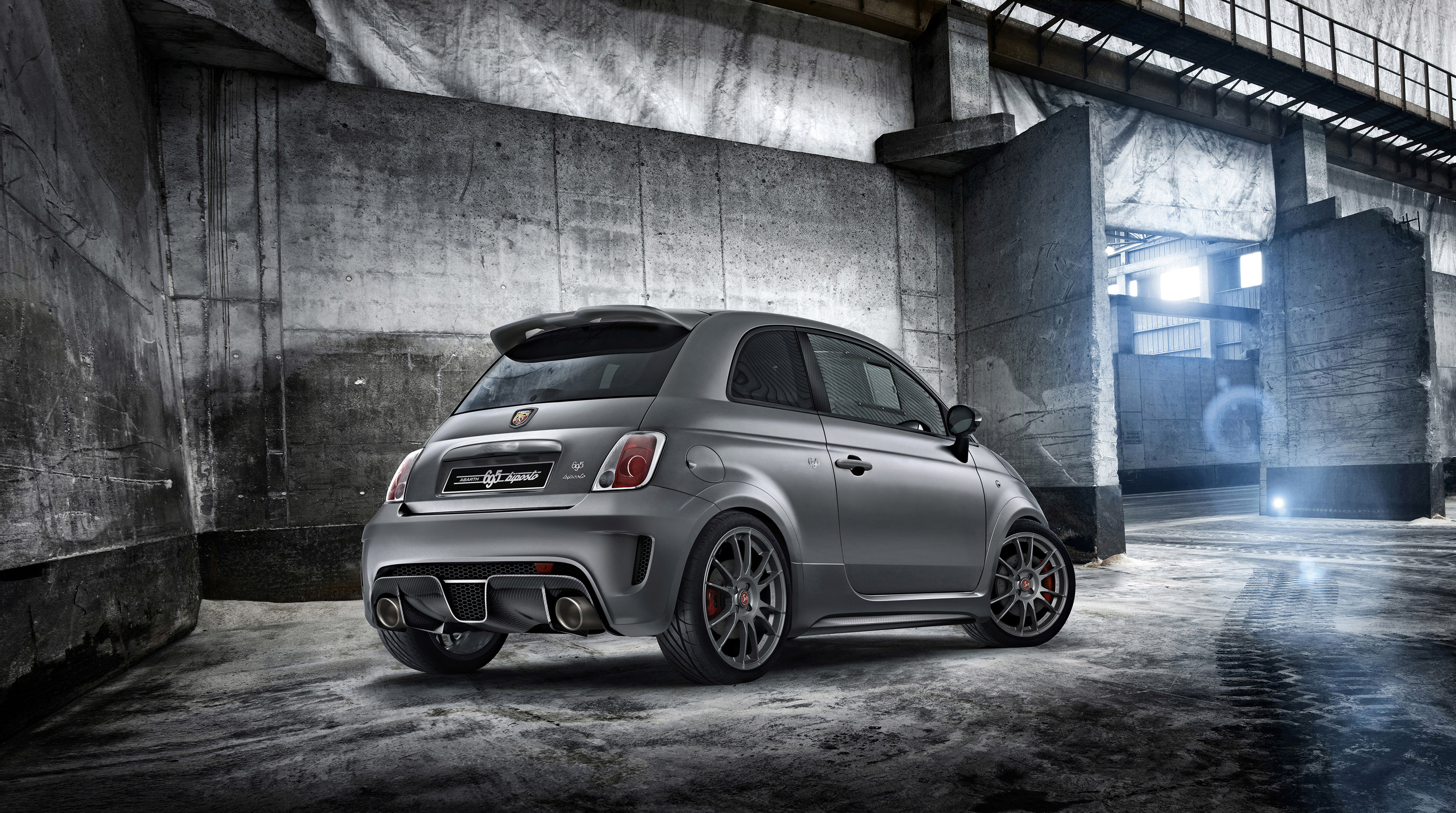 Abarth 695 Biposto photo #3