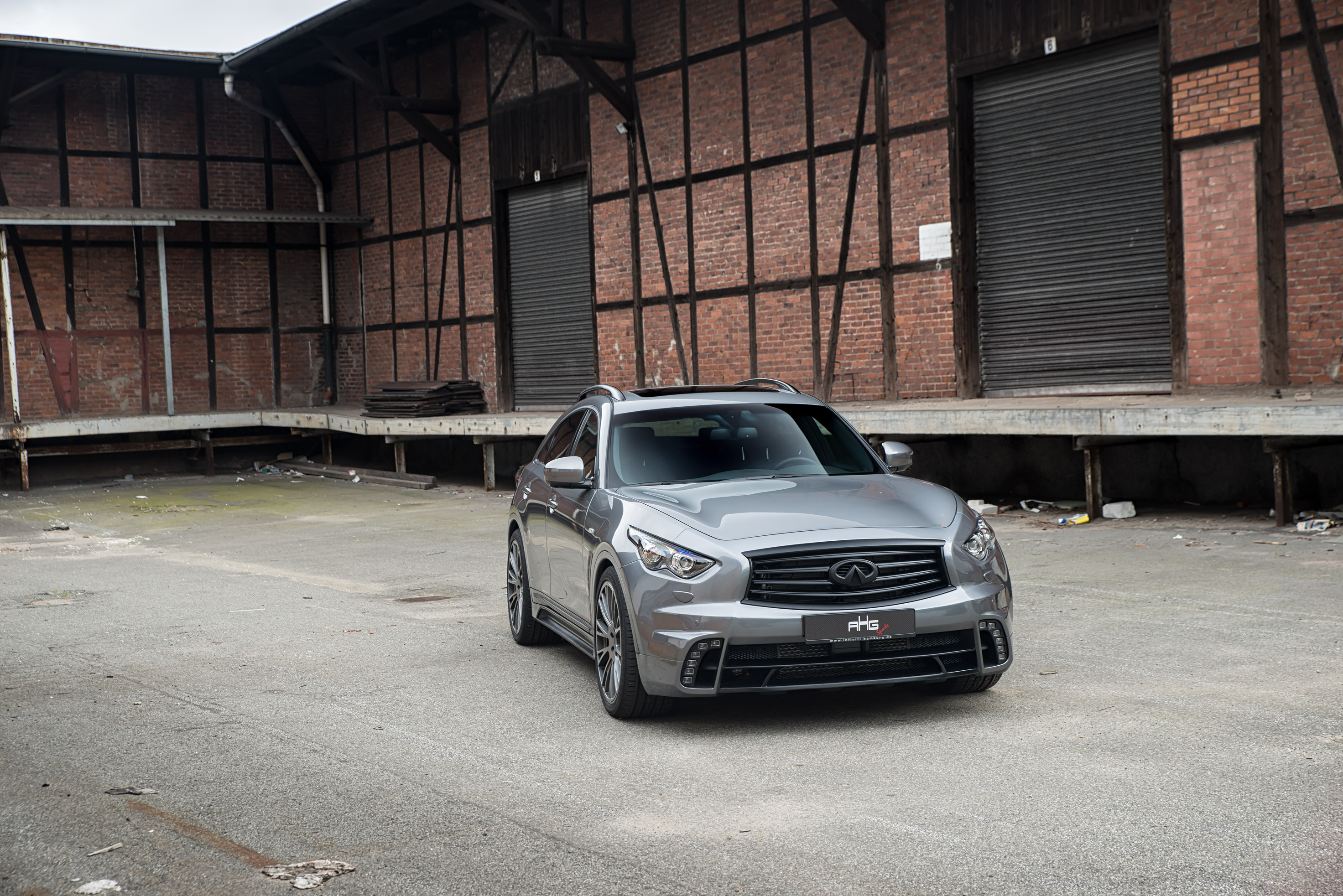 AHG-Sports Infiniti QX70 photo #2