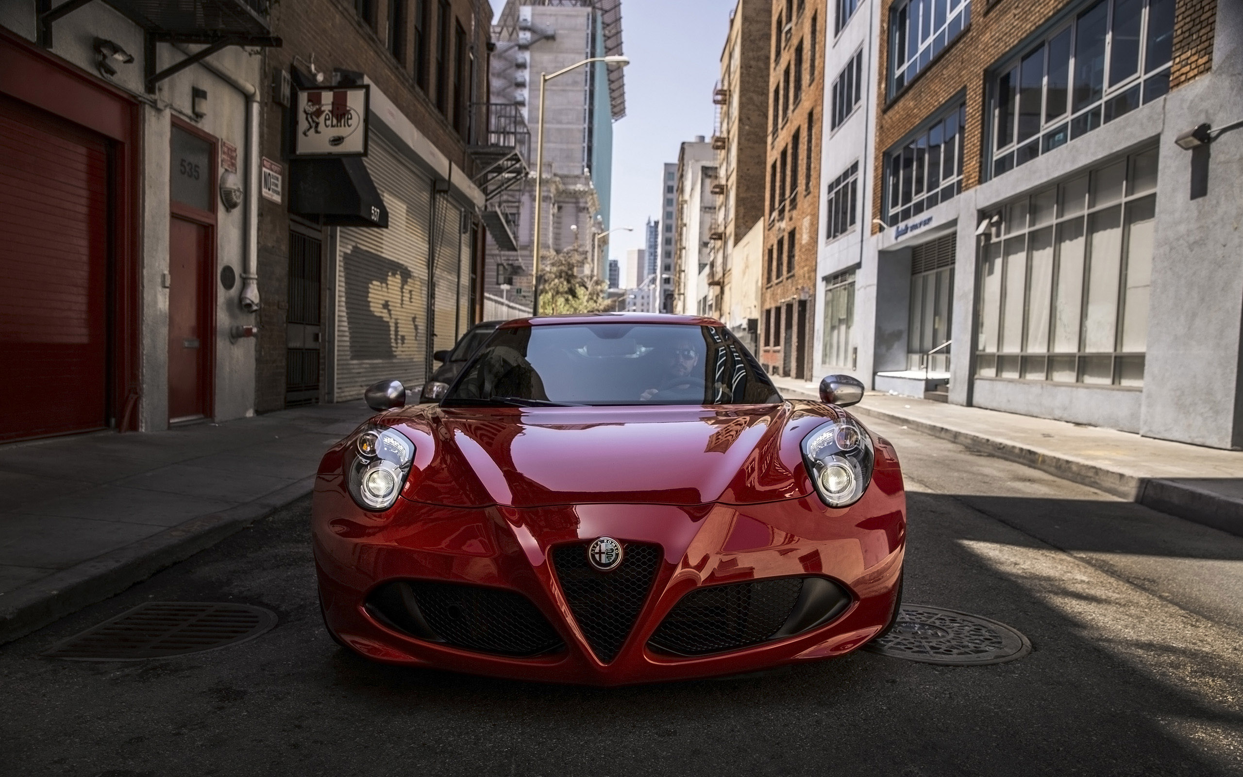 Alfa Romeo 4C Coupe US-Version photo #16