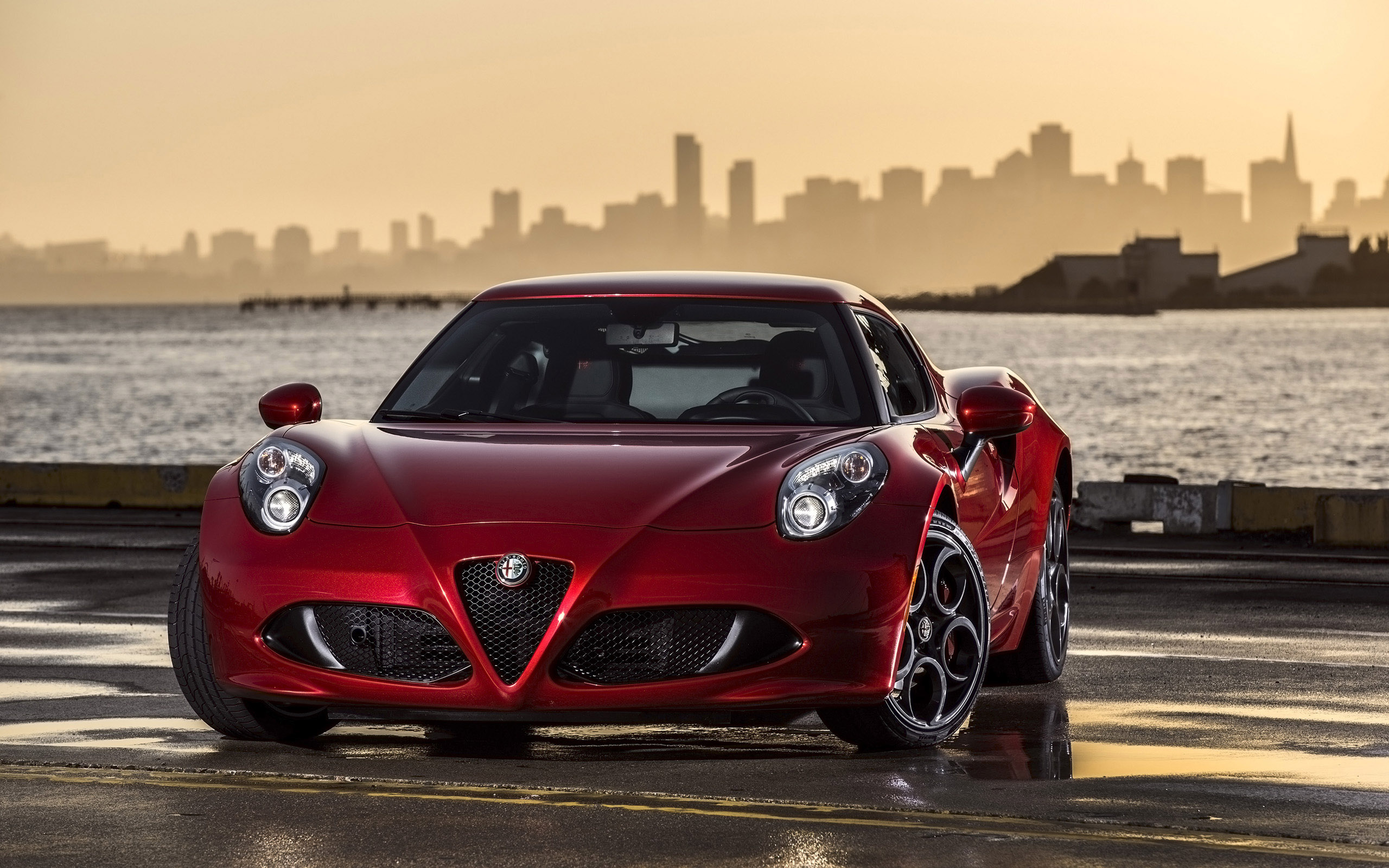 Alfa Romeo 4C Coupe US-Version photo #18