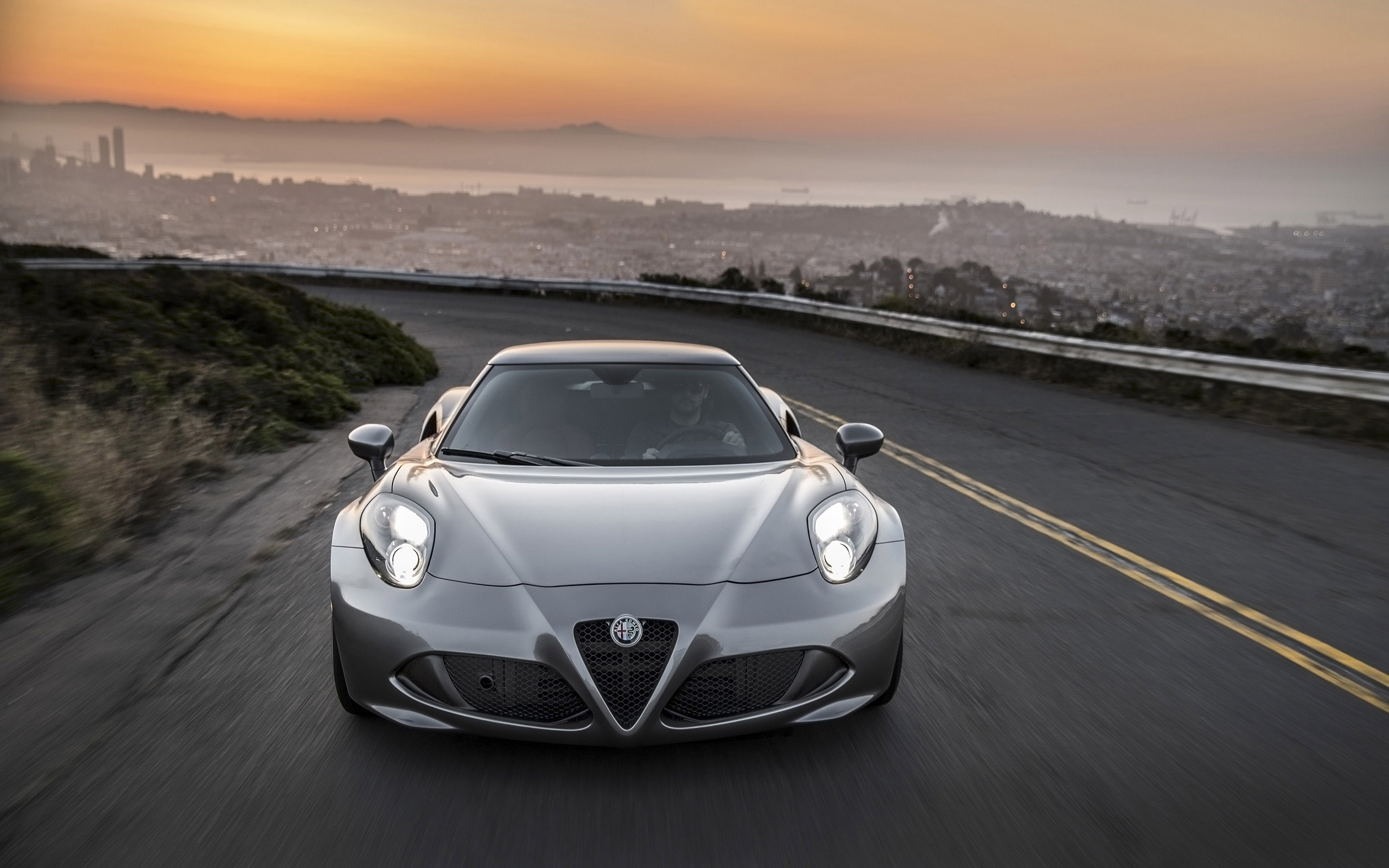 Alfa Romeo 4C Coupe US-Version photo #20