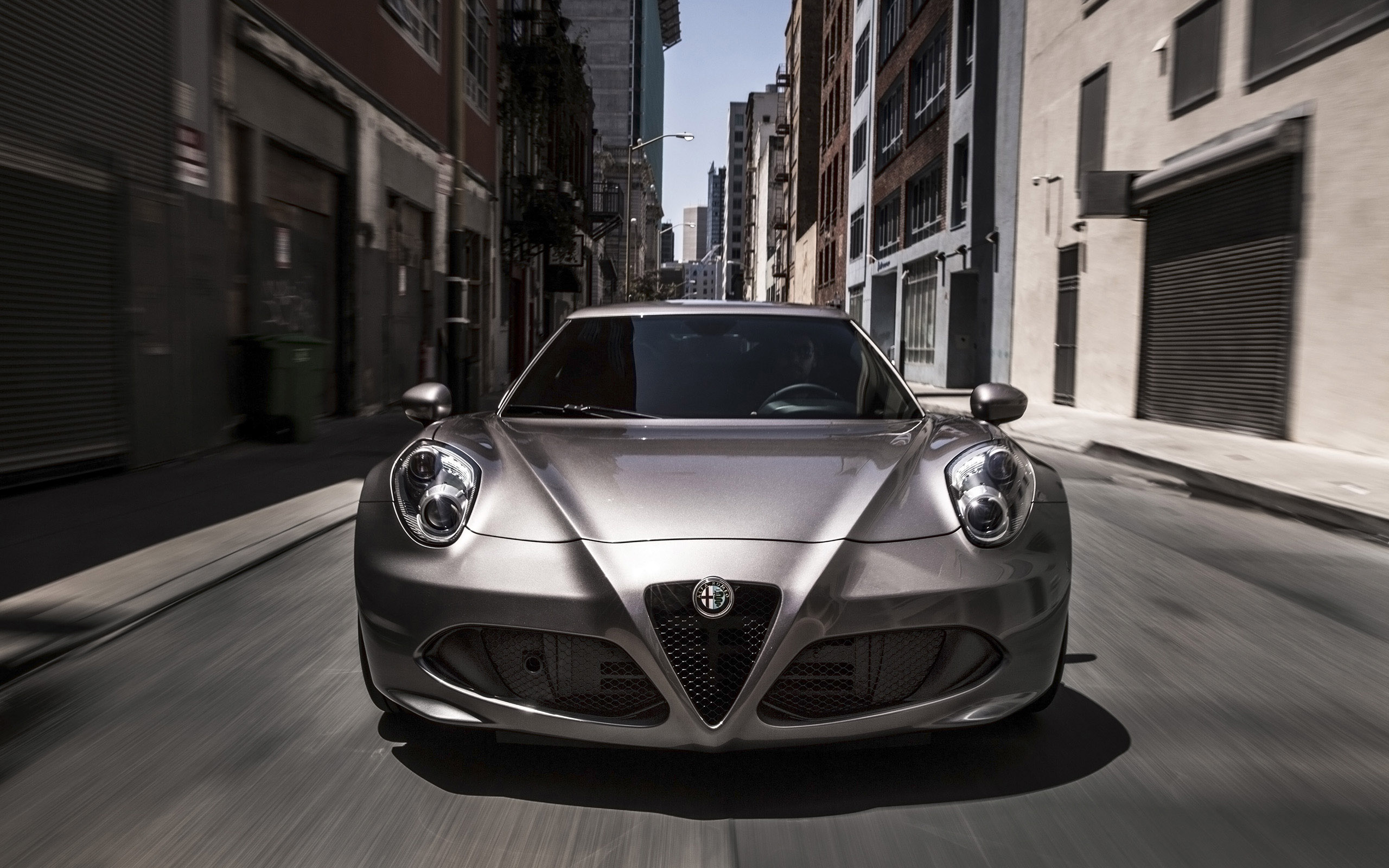 Alfa Romeo 4C Coupe US-Version photo #21