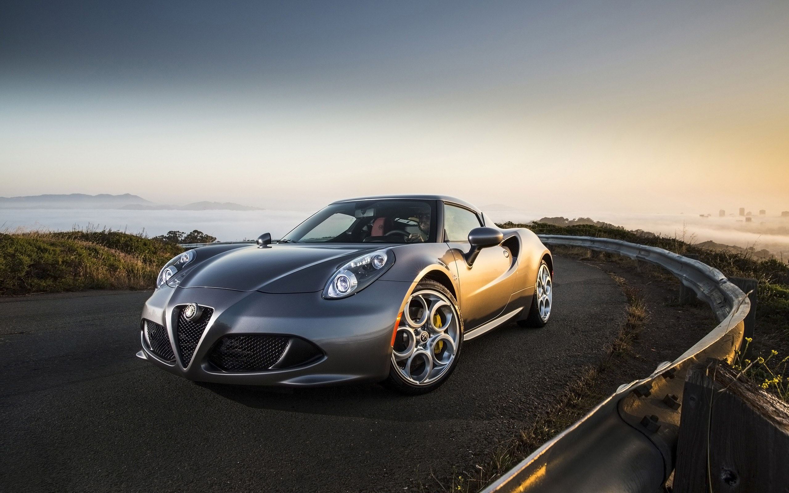 Alfa Romeo 4C Coupe US-Version photo #24