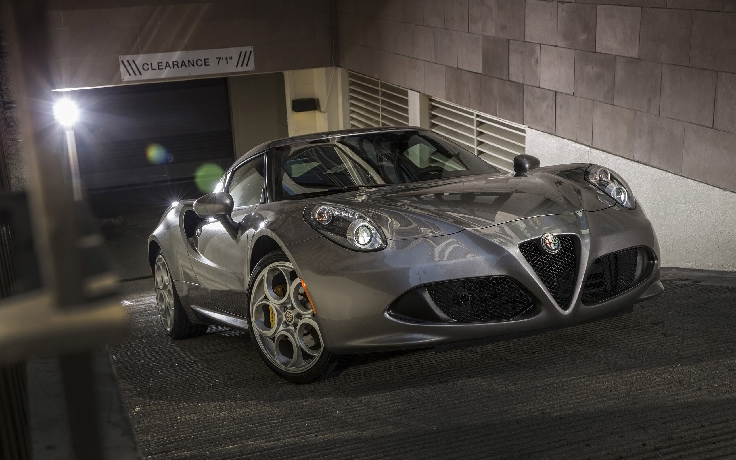Alfa Romeo 4C Coupe US-Version photo #25