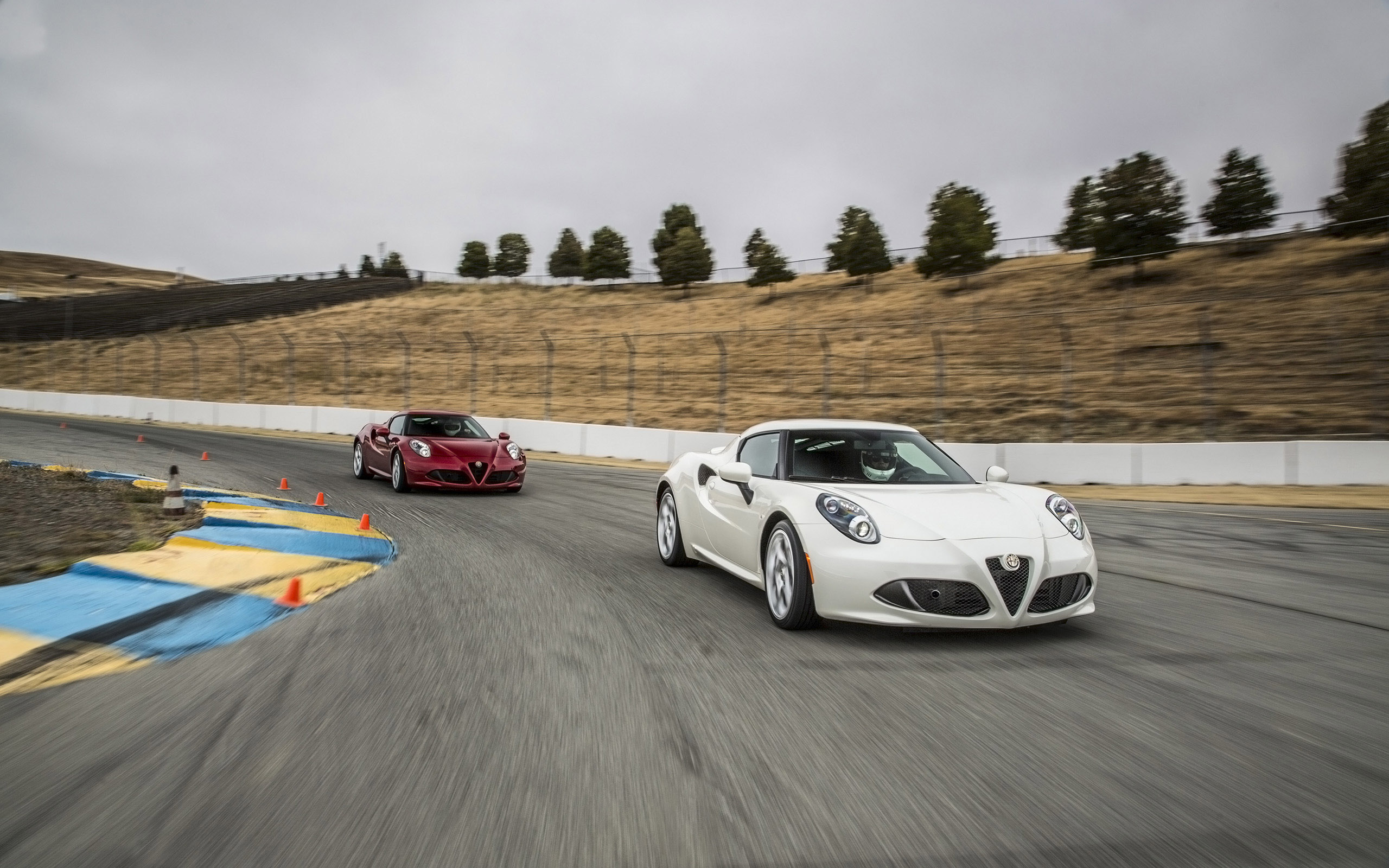 Alfa Romeo 4C Coupe US-Version photo #30