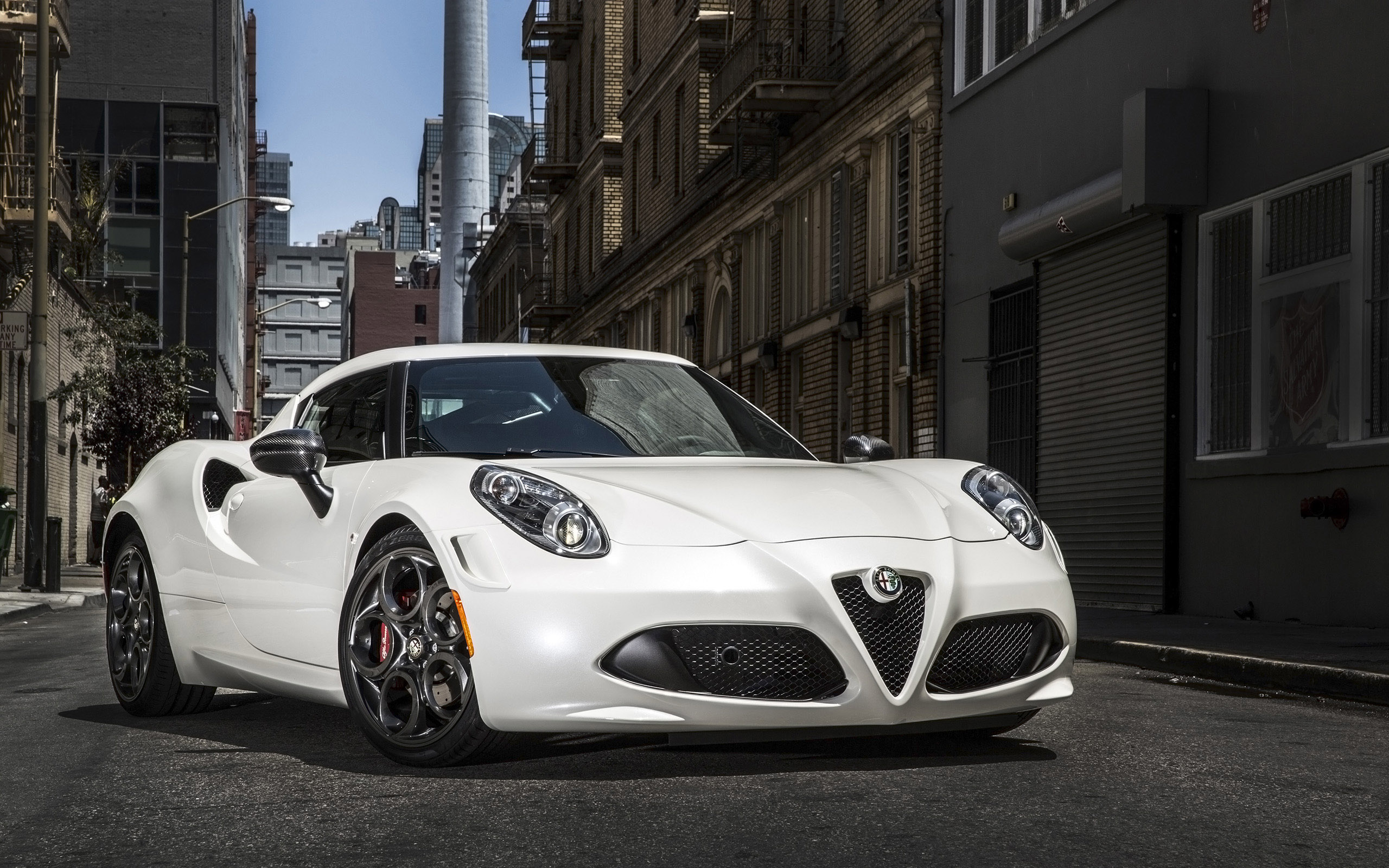Alfa Romeo 4C Coupe US-Version photo #33