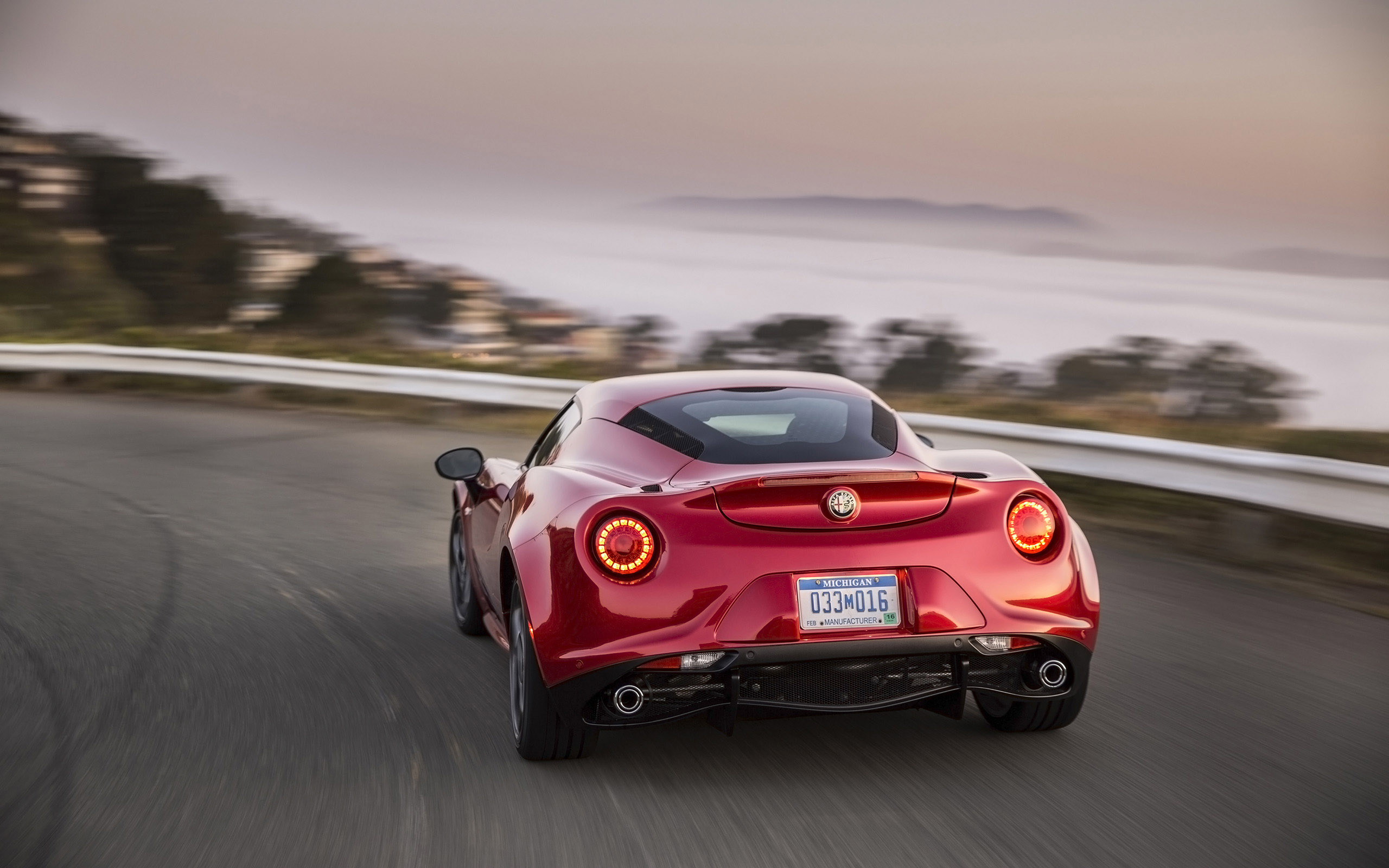 Alfa Romeo 4C Coupe US-Version photo #36