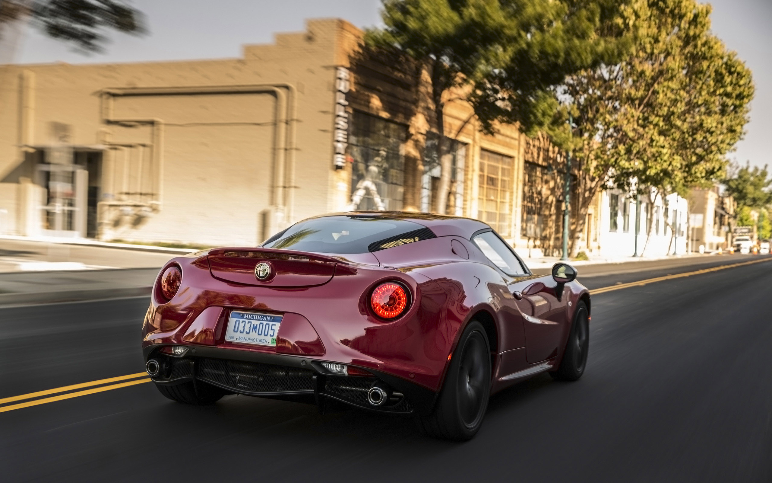 Alfa Romeo 4C Coupe US-Version photo #37