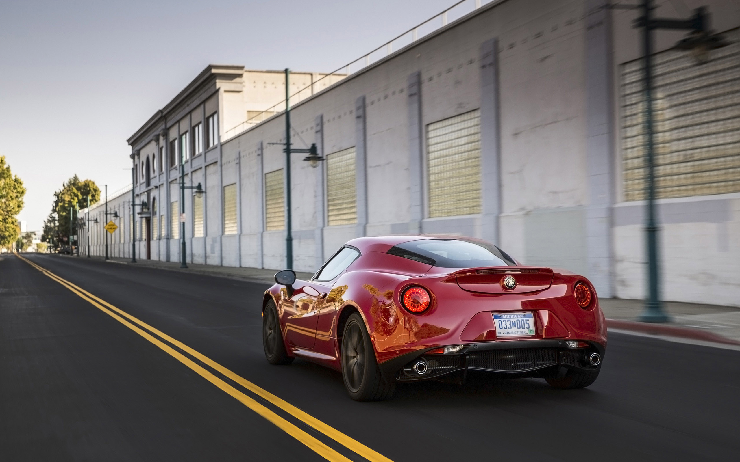 Alfa Romeo 4C Coupe US-Version photo #38