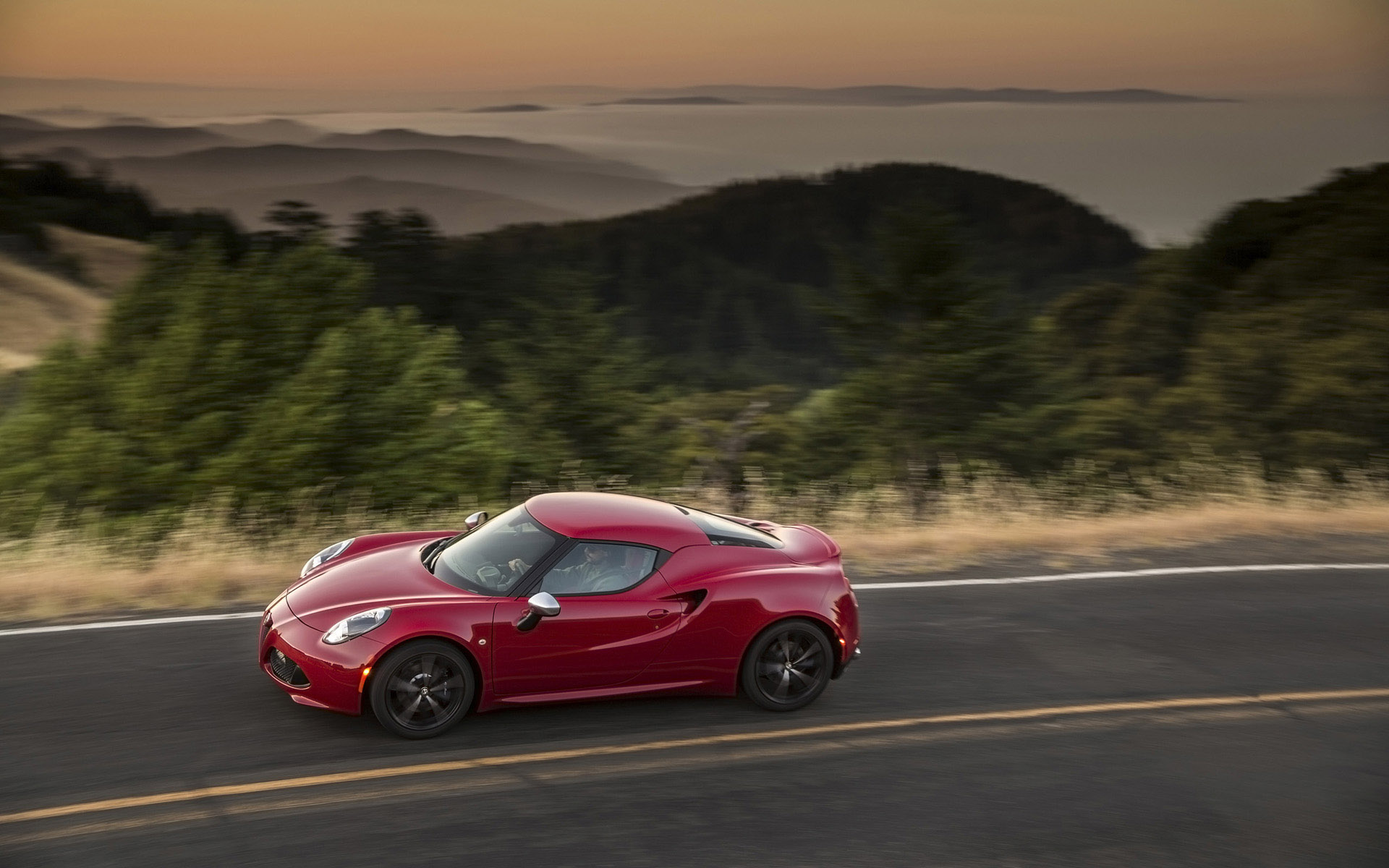 Alfa Romeo 4C Coupe US-Version photo #39