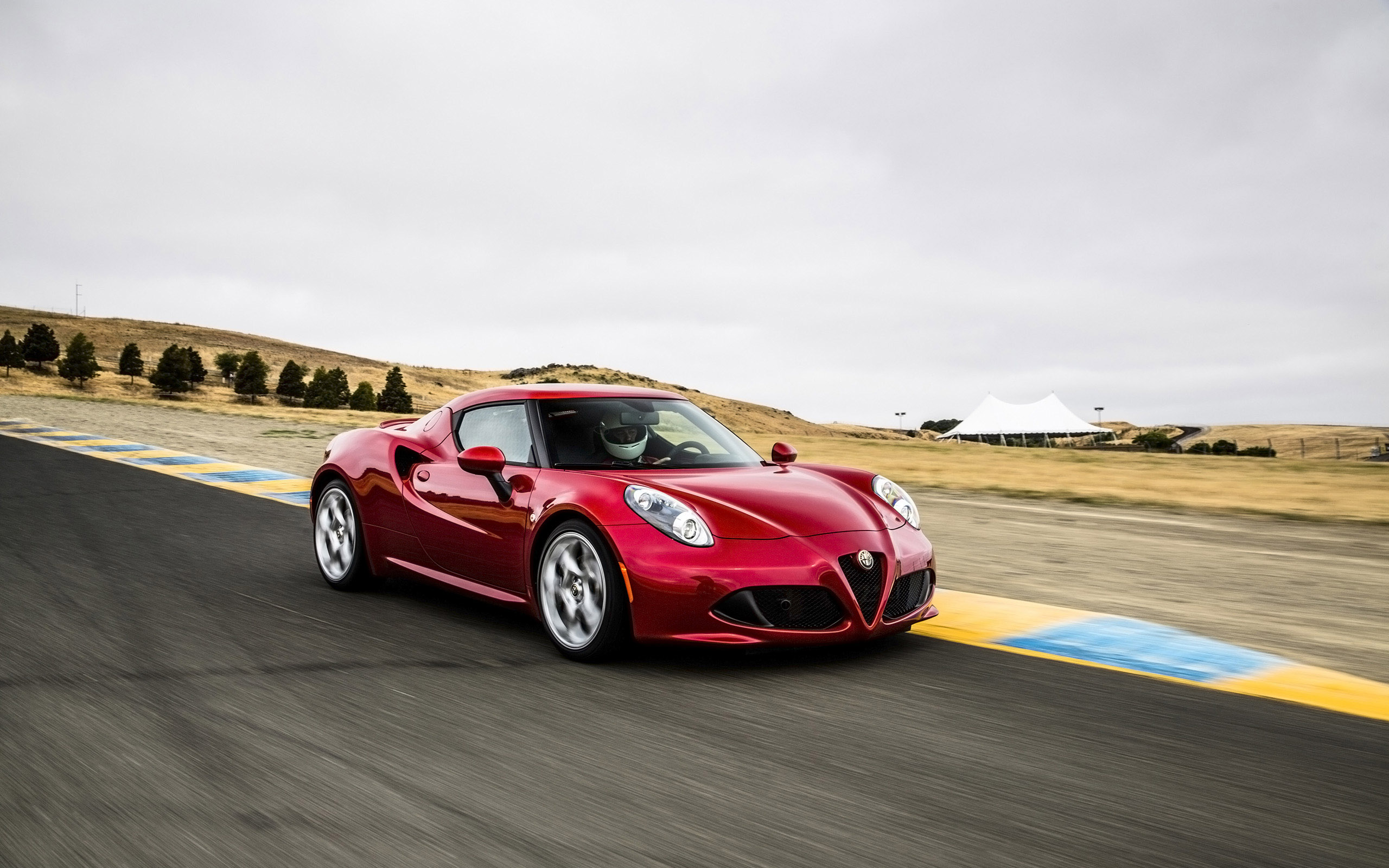 Alfa Romeo 4C Coupe US-Version photo #44
