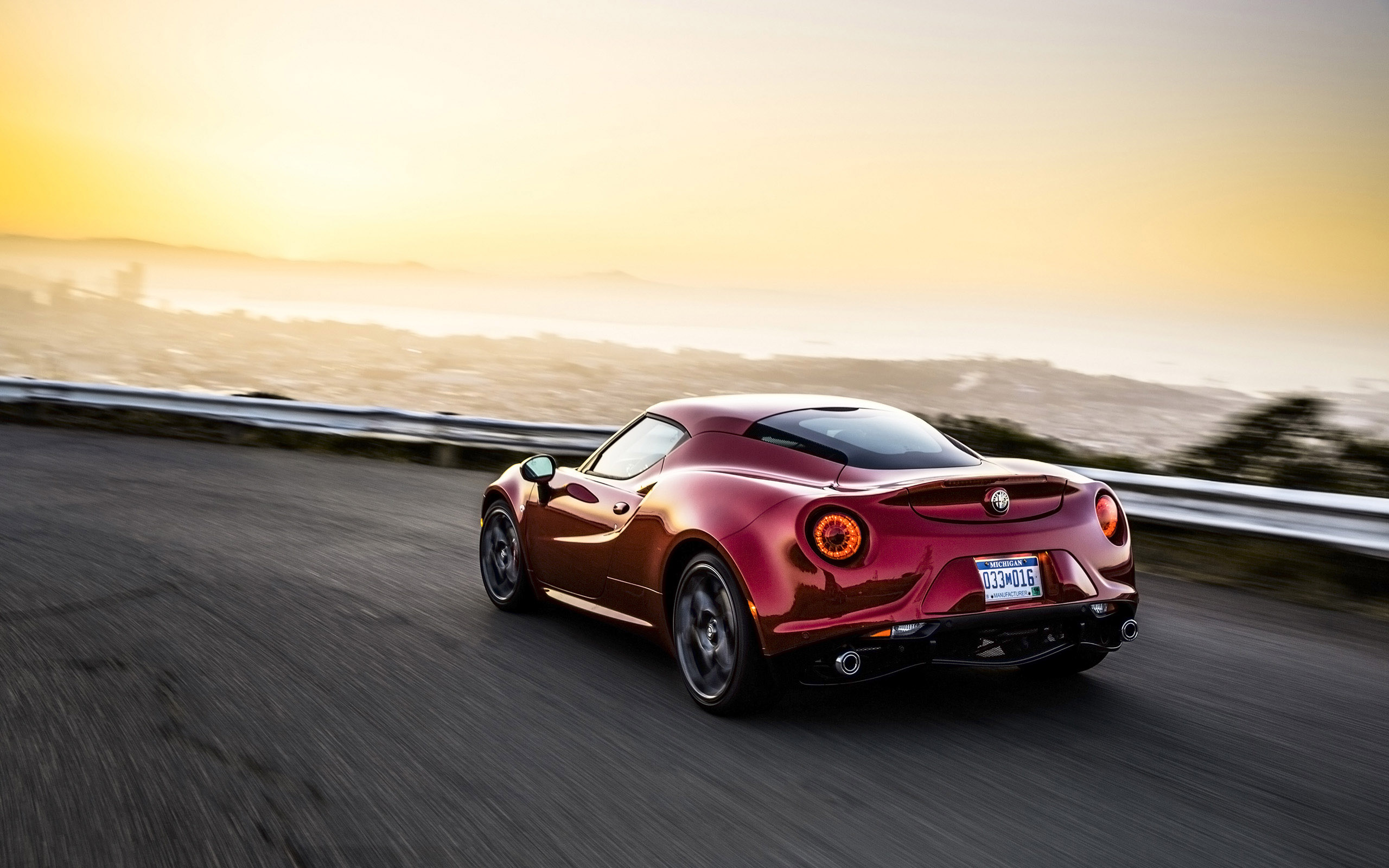 Alfa Romeo 4C Coupe US-Version photo #48