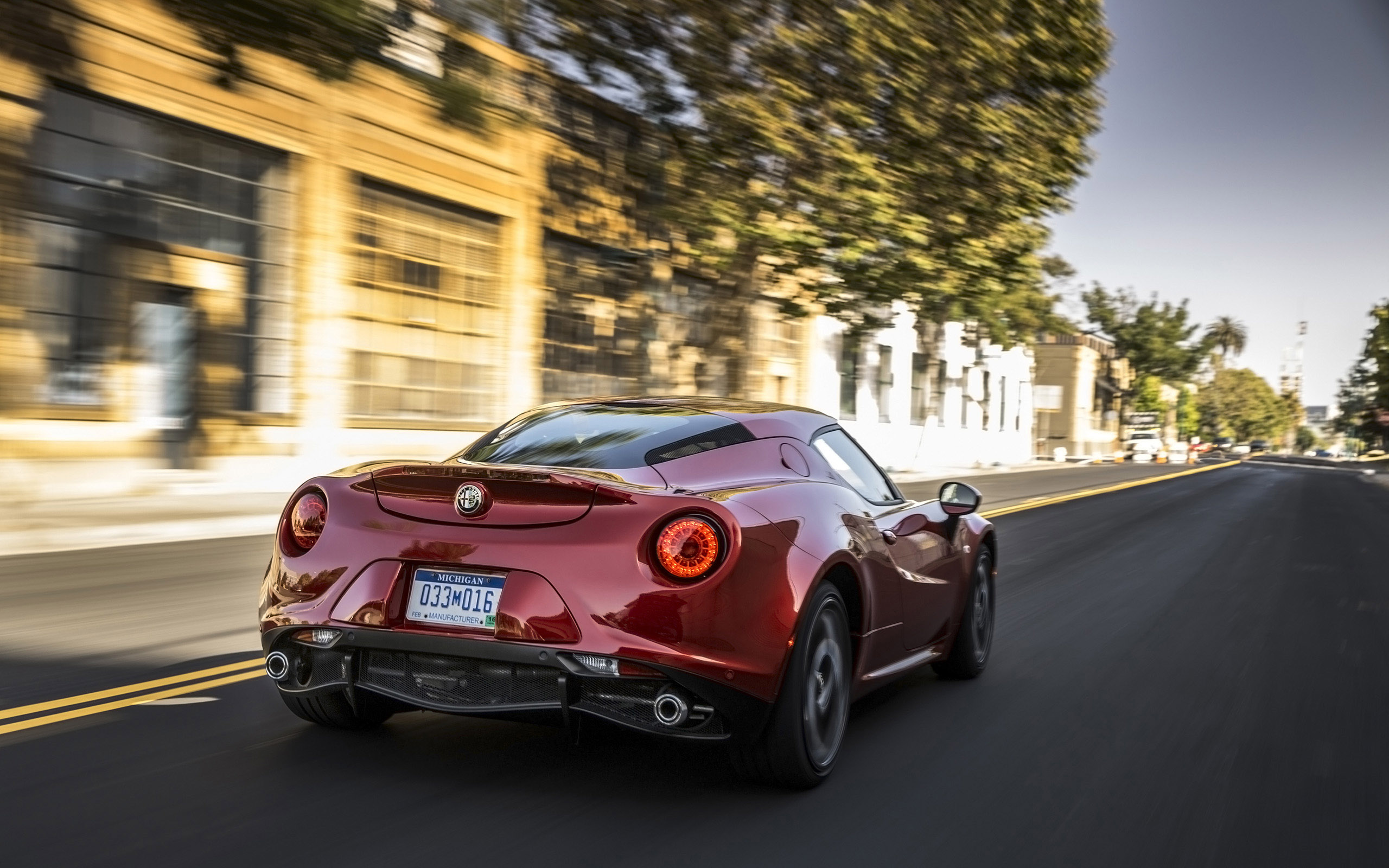Alfa Romeo 4C Coupe US-Version photo #52
