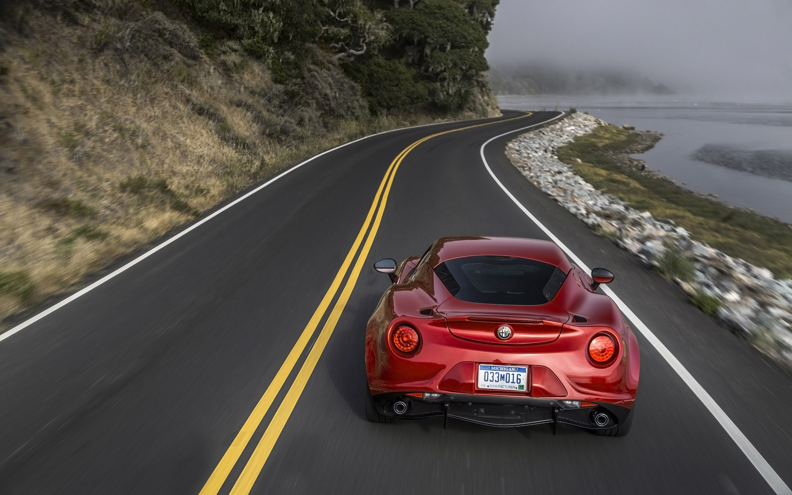 Alfa Romeo 4C Coupe US-Version photo #56
