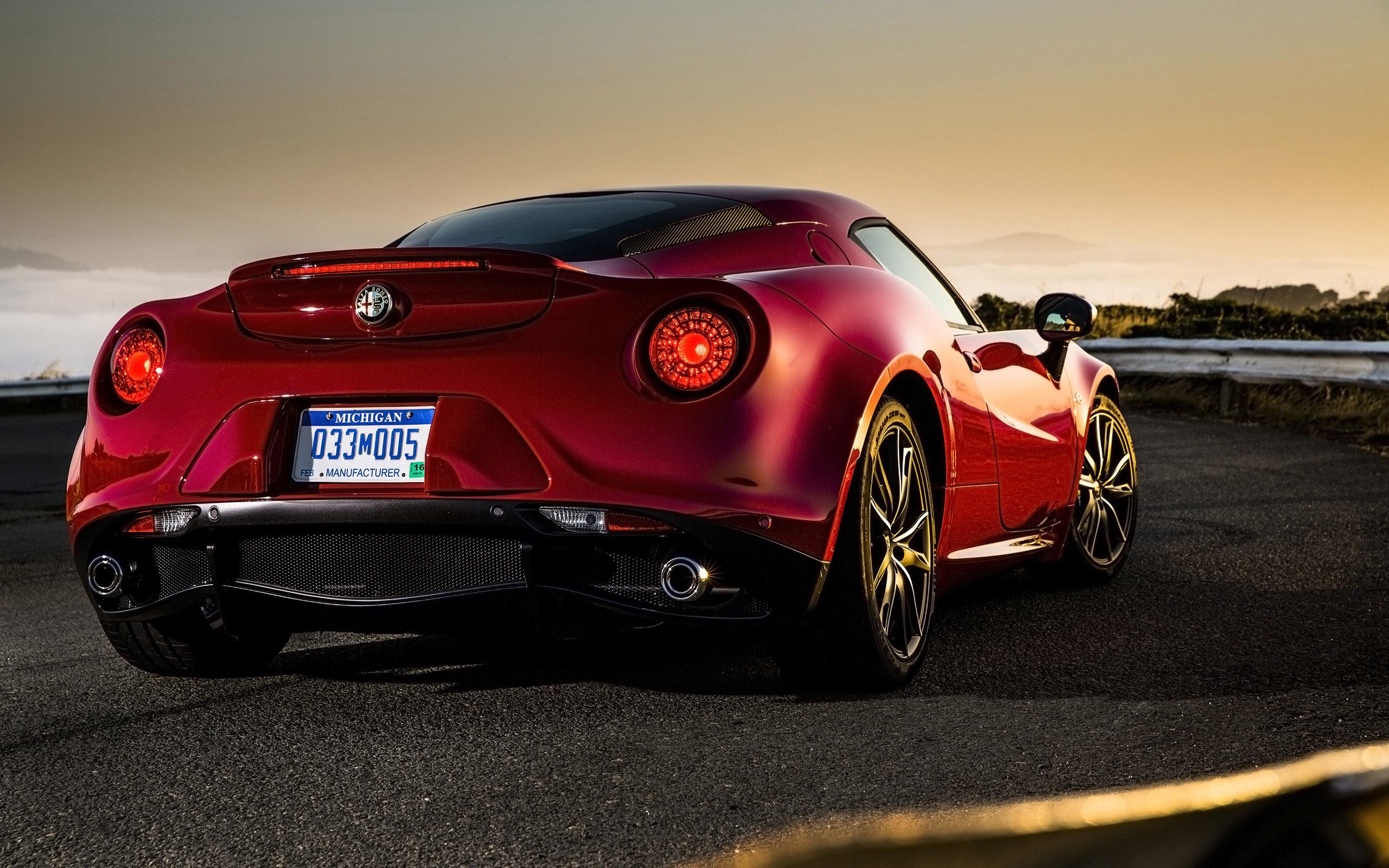 Alfa Romeo 4C Coupe US-Version photo #59