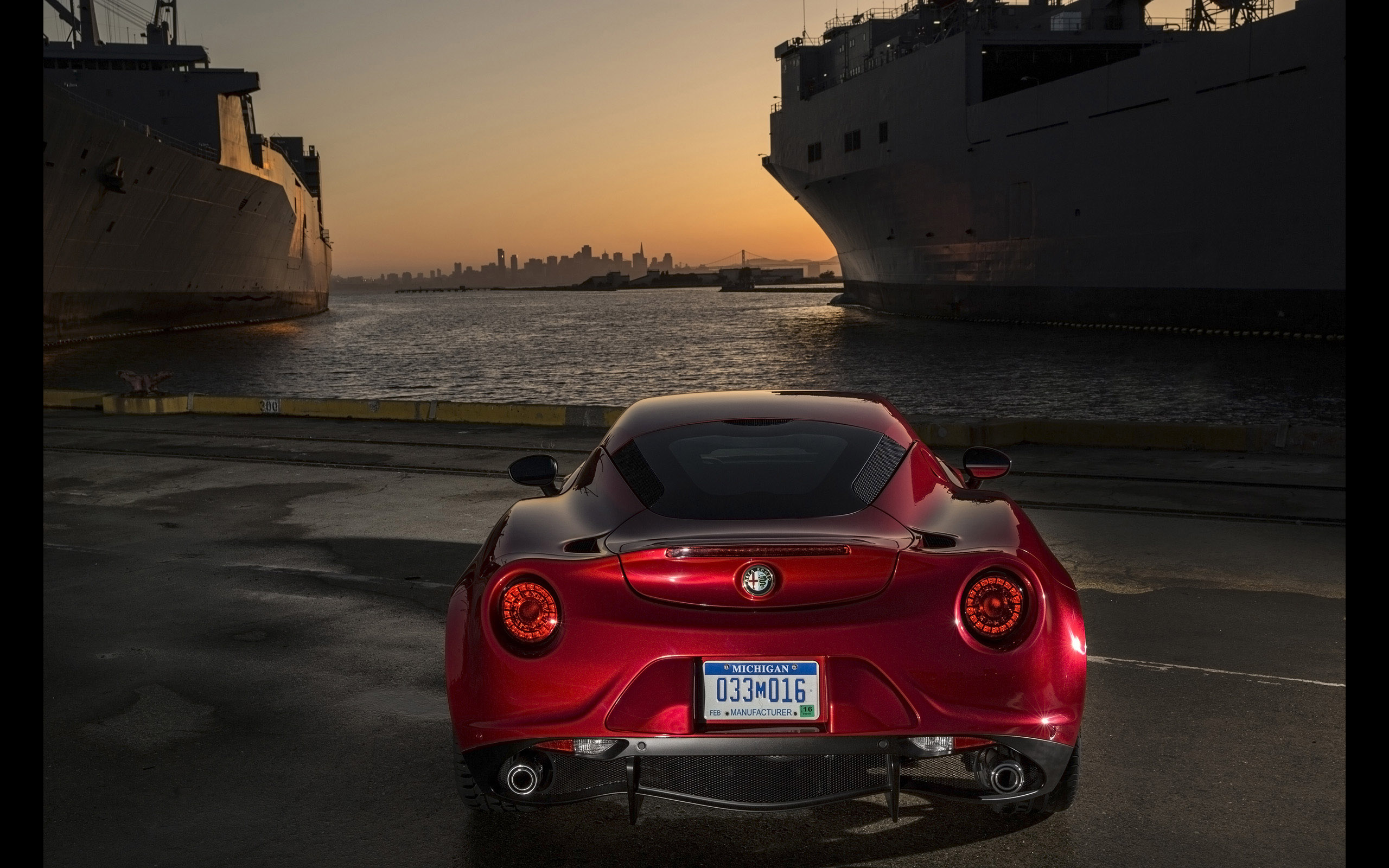 Alfa Romeo 4C Coupe US-Version photo #62