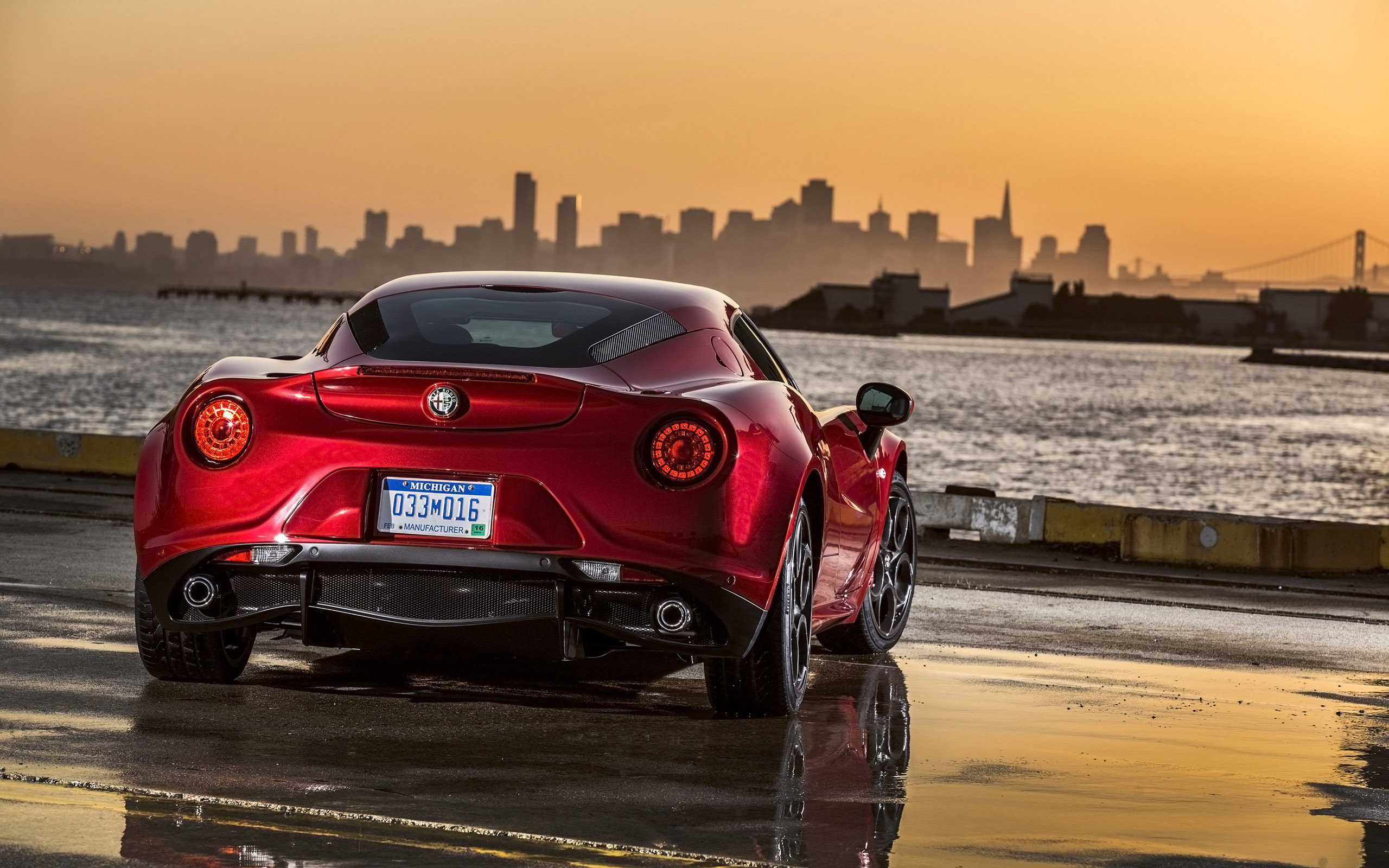 Alfa Romeo 4C Coupe US-Version photo #66