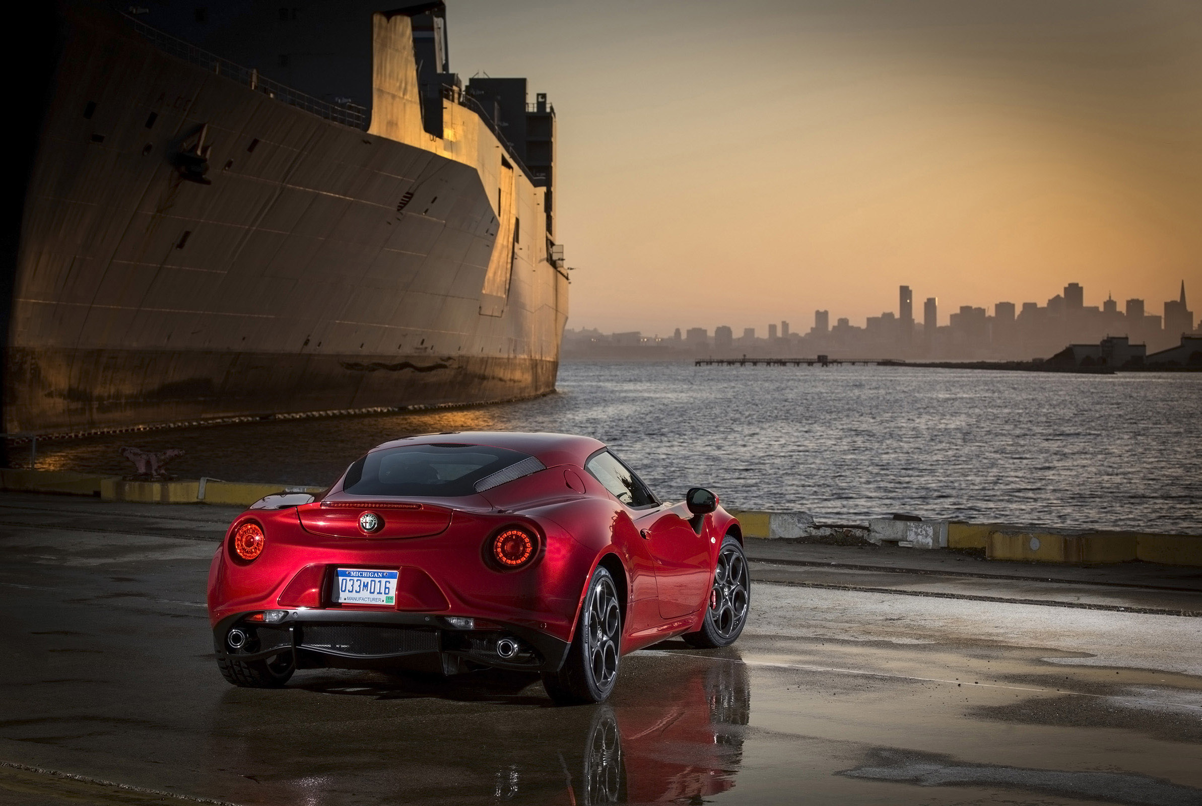 Alfa Romeo 4C Coupe US-Version photo #67