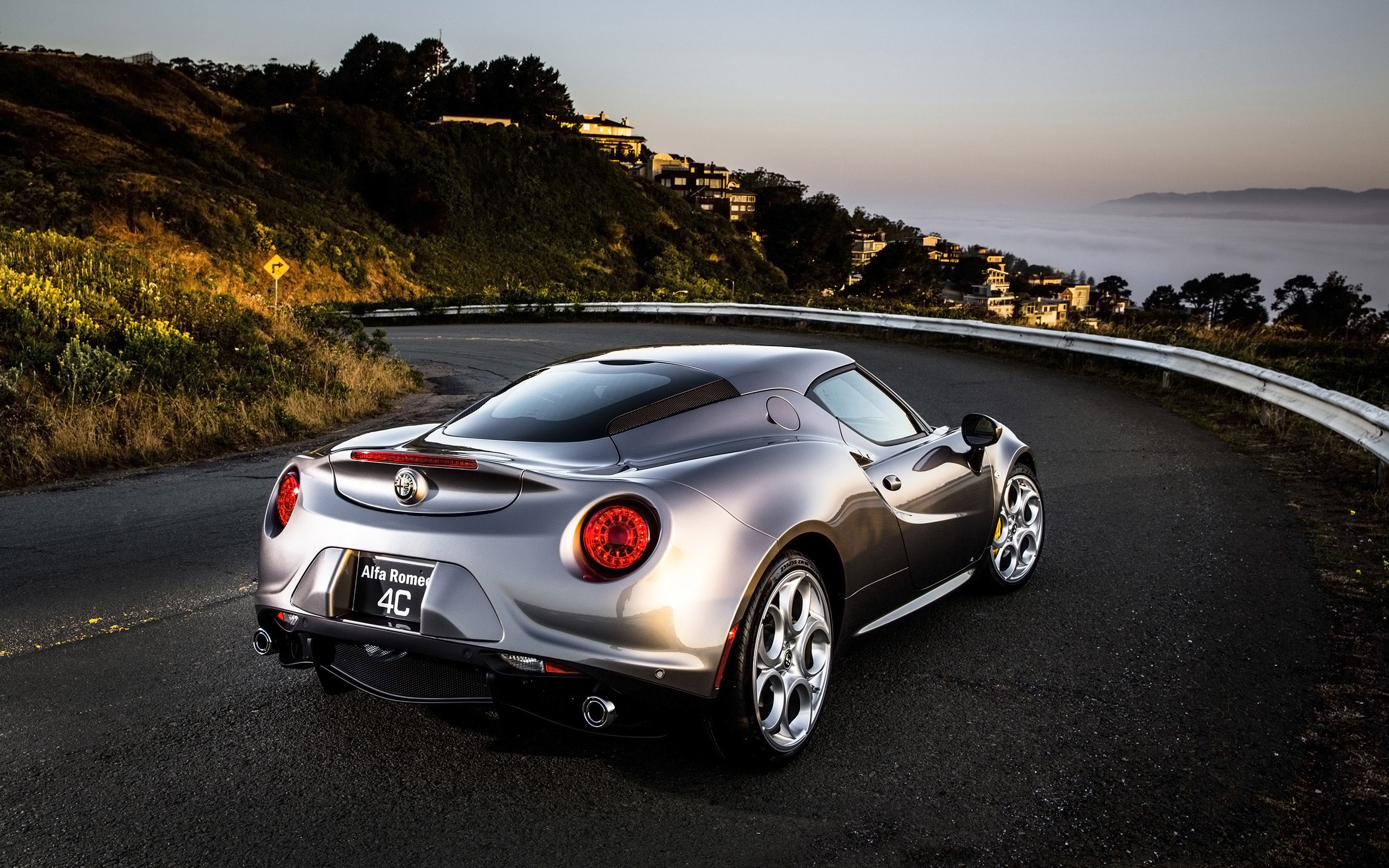 Alfa Romeo 4C Coupe US-Version photo #71