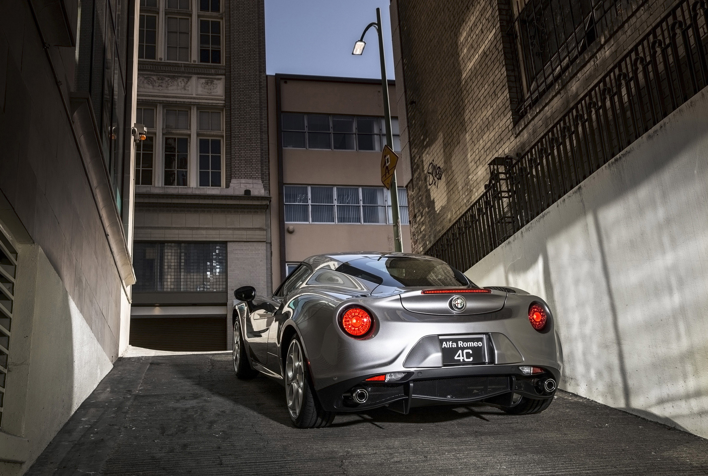 Alfa Romeo 4C Coupe US-Version photo #72