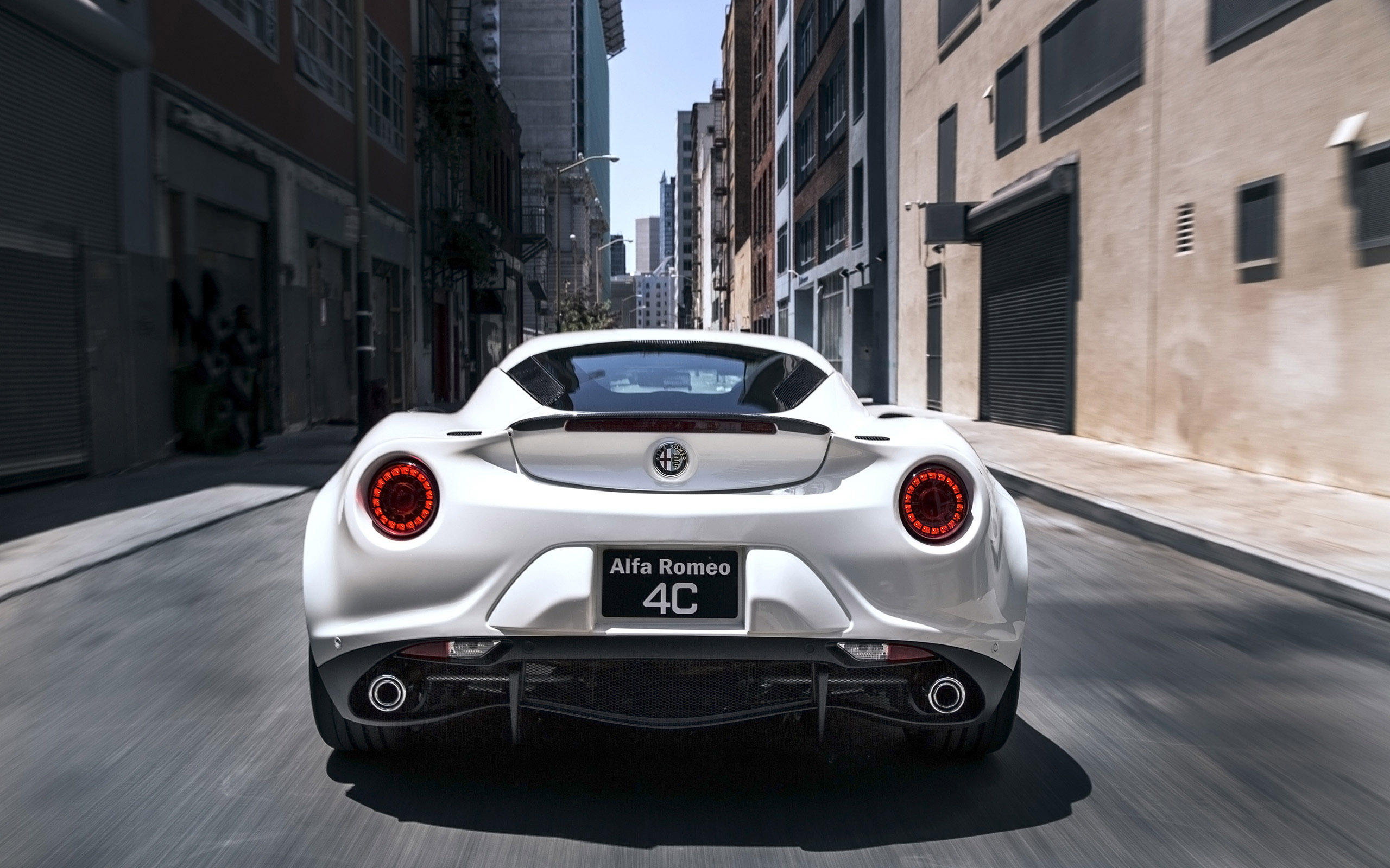 Alfa Romeo 4C Coupe US-Version photo #75