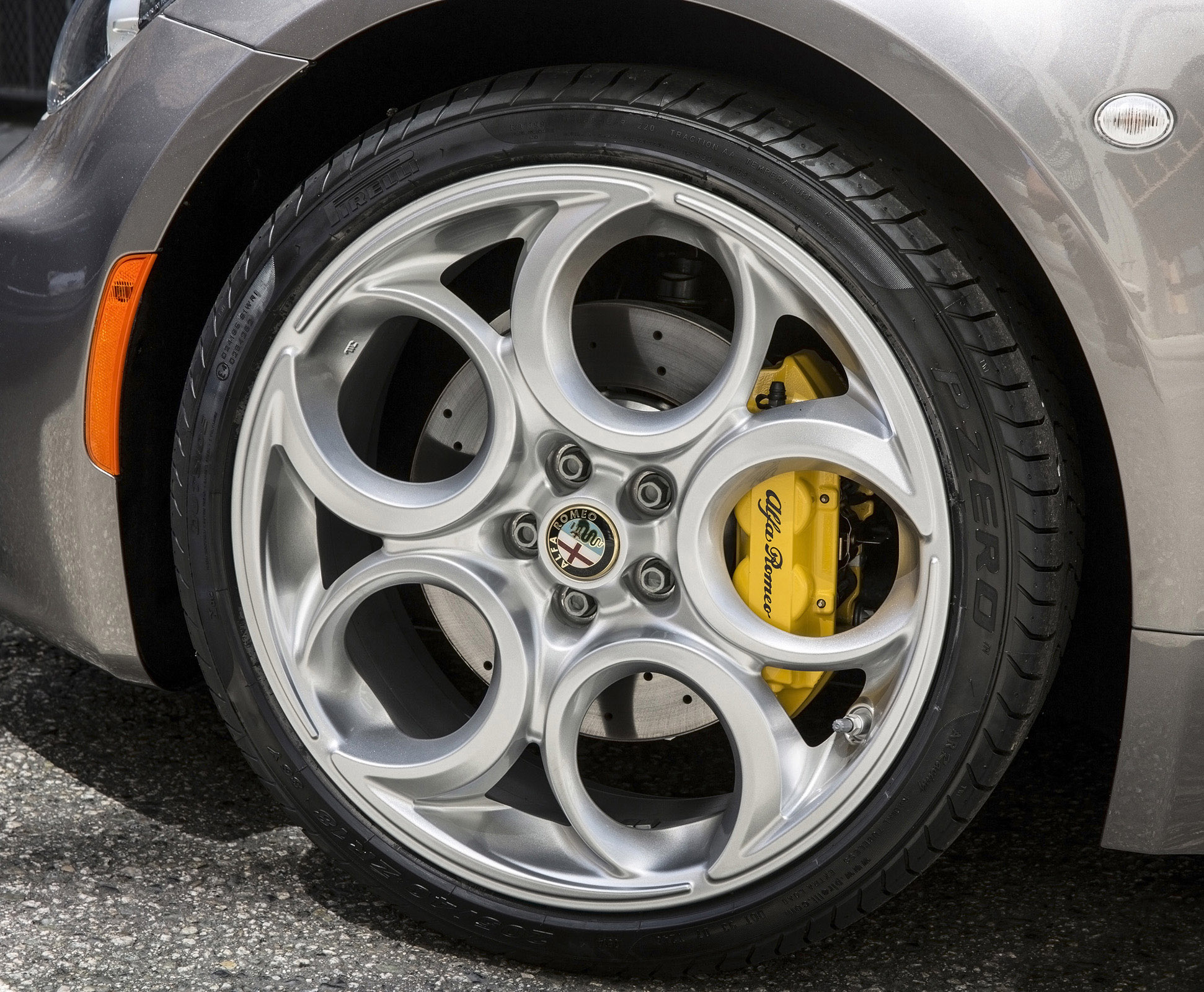 Alfa Romeo 4C Coupe US-Version photo #84