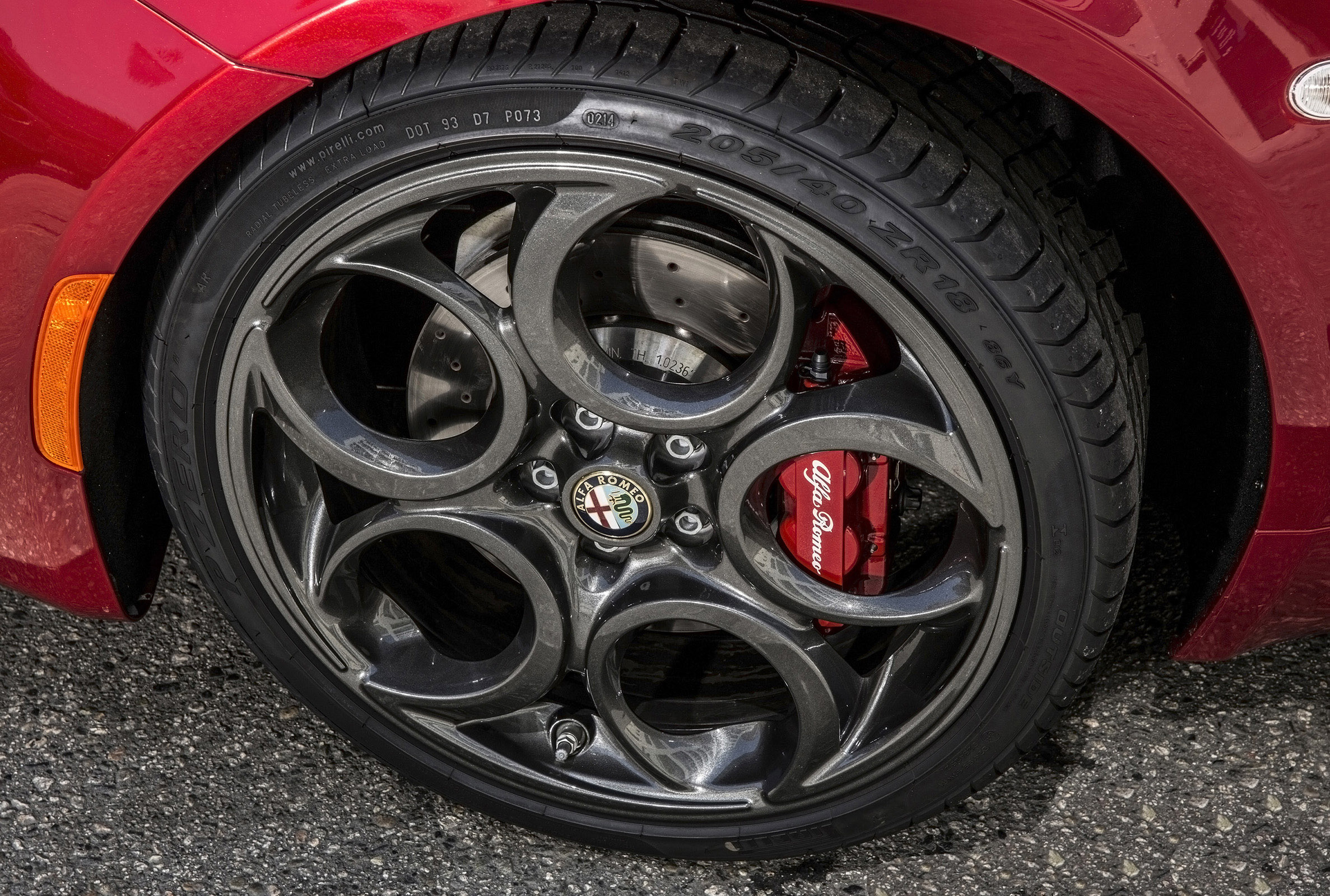 Alfa Romeo 4C Coupe US-Version photo #85