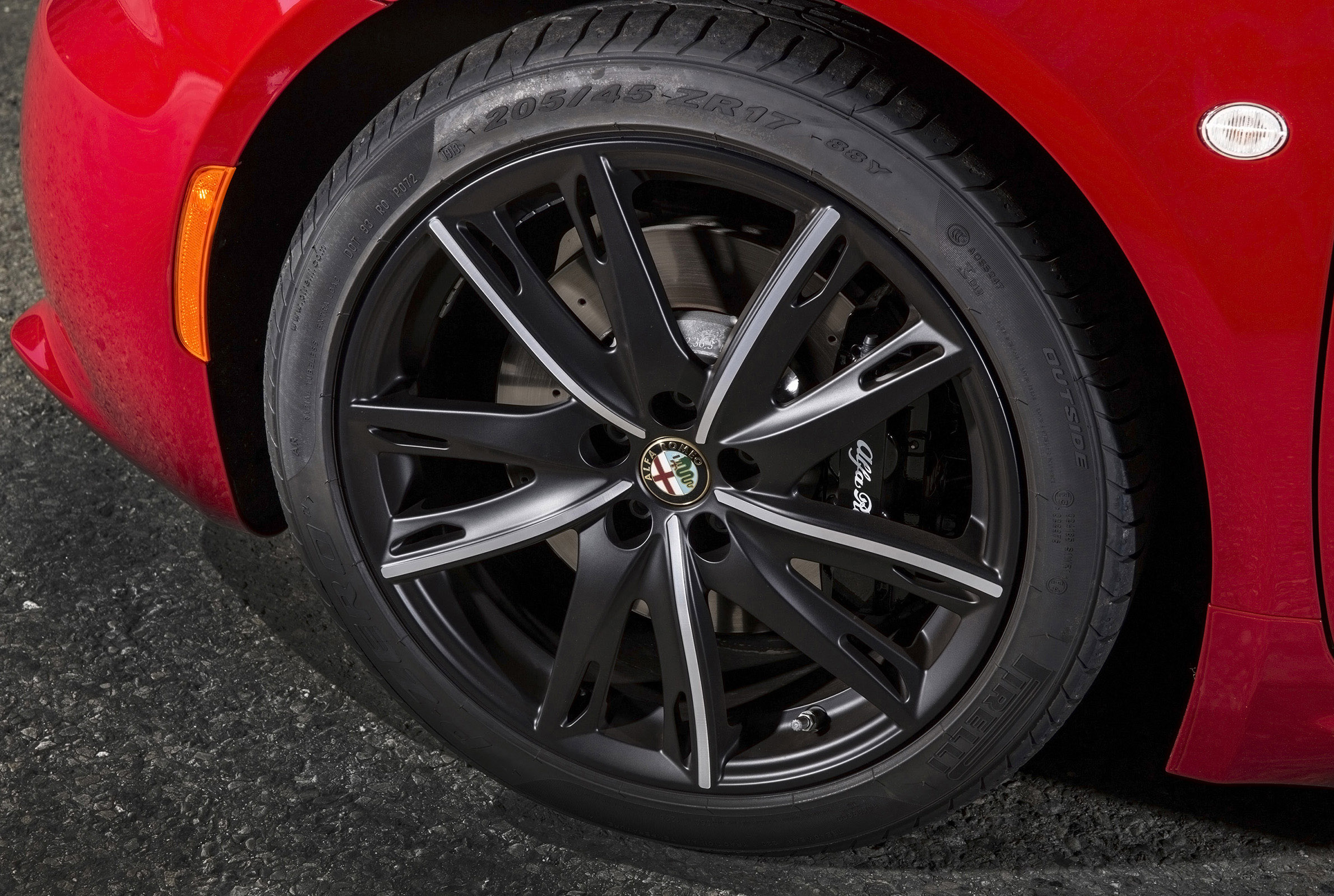 Alfa Romeo 4C Coupe US-Version photo #86