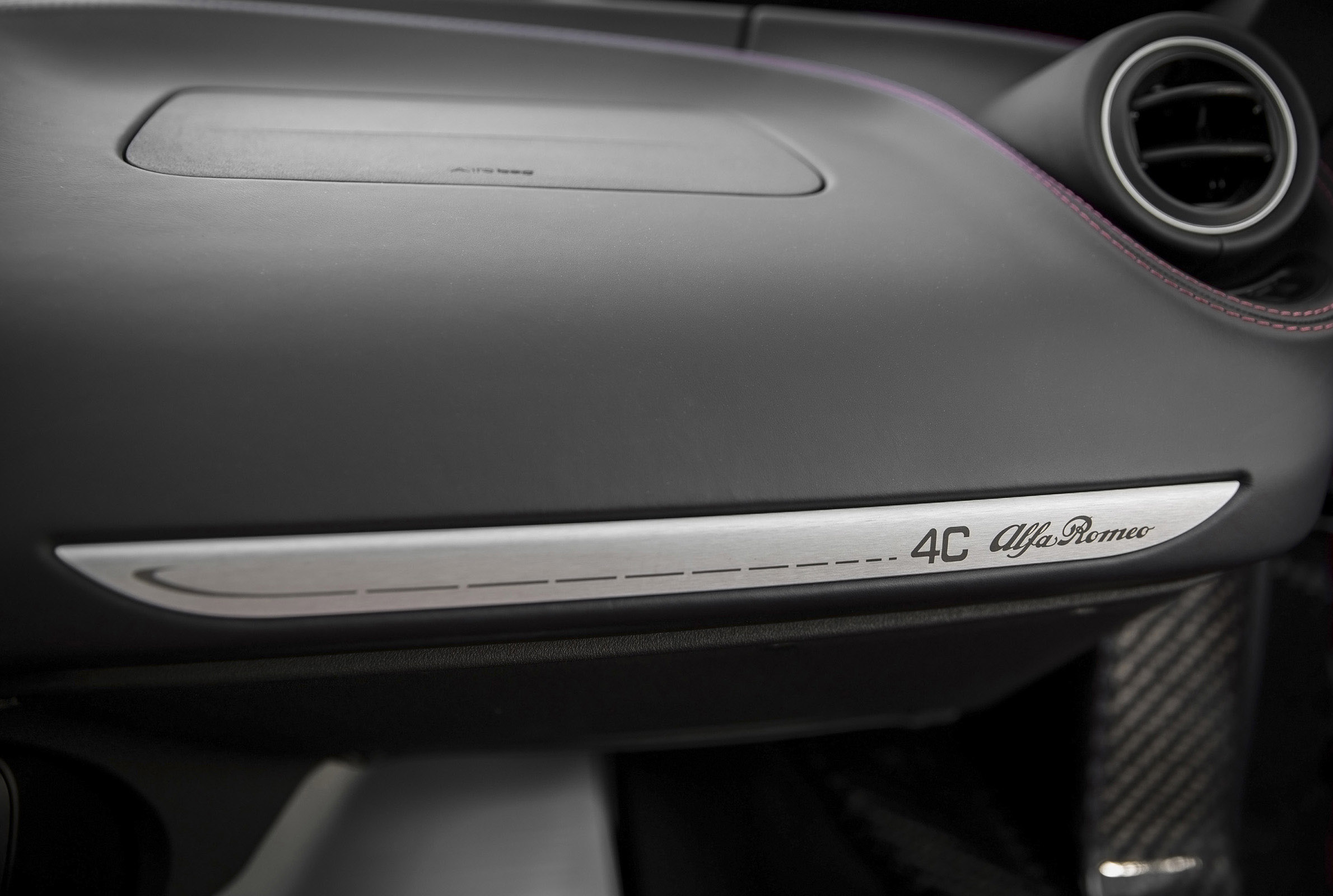 Alfa Romeo 4C Coupe US-Version photo #94