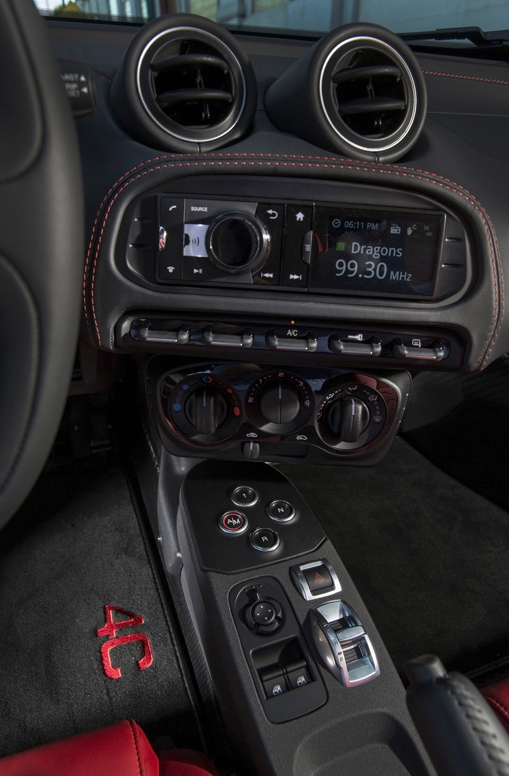 Alfa Romeo 4C Coupe US-Version photo #97