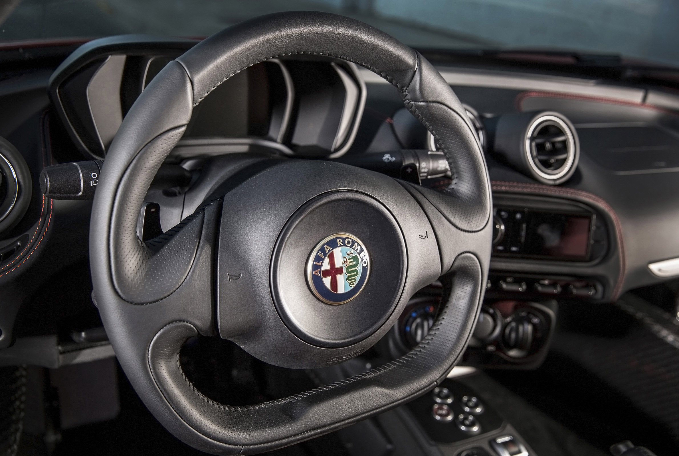 Alfa Romeo 4C Coupe US-Version photo #98