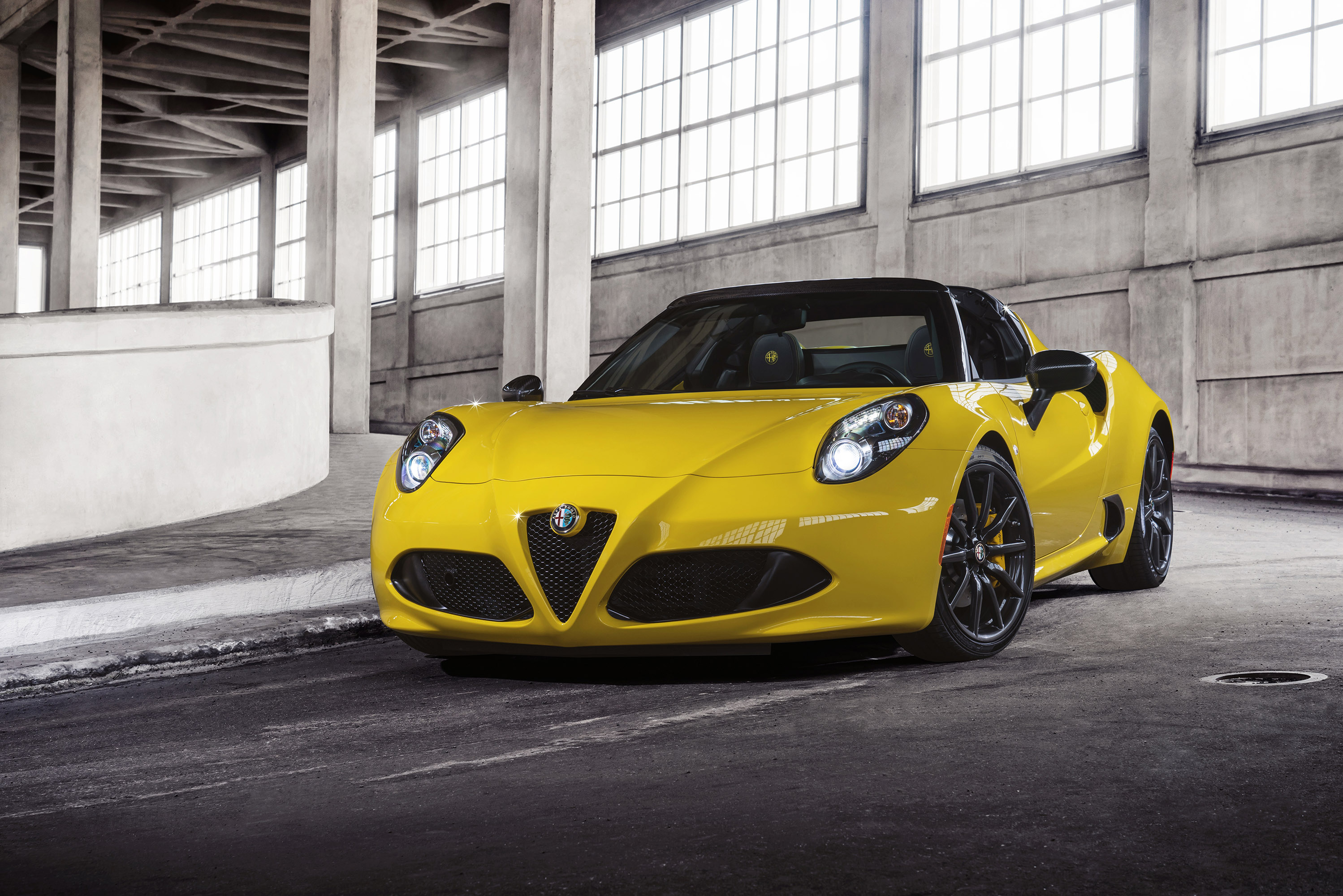 Alfa Romeo 4C Spider photo #1