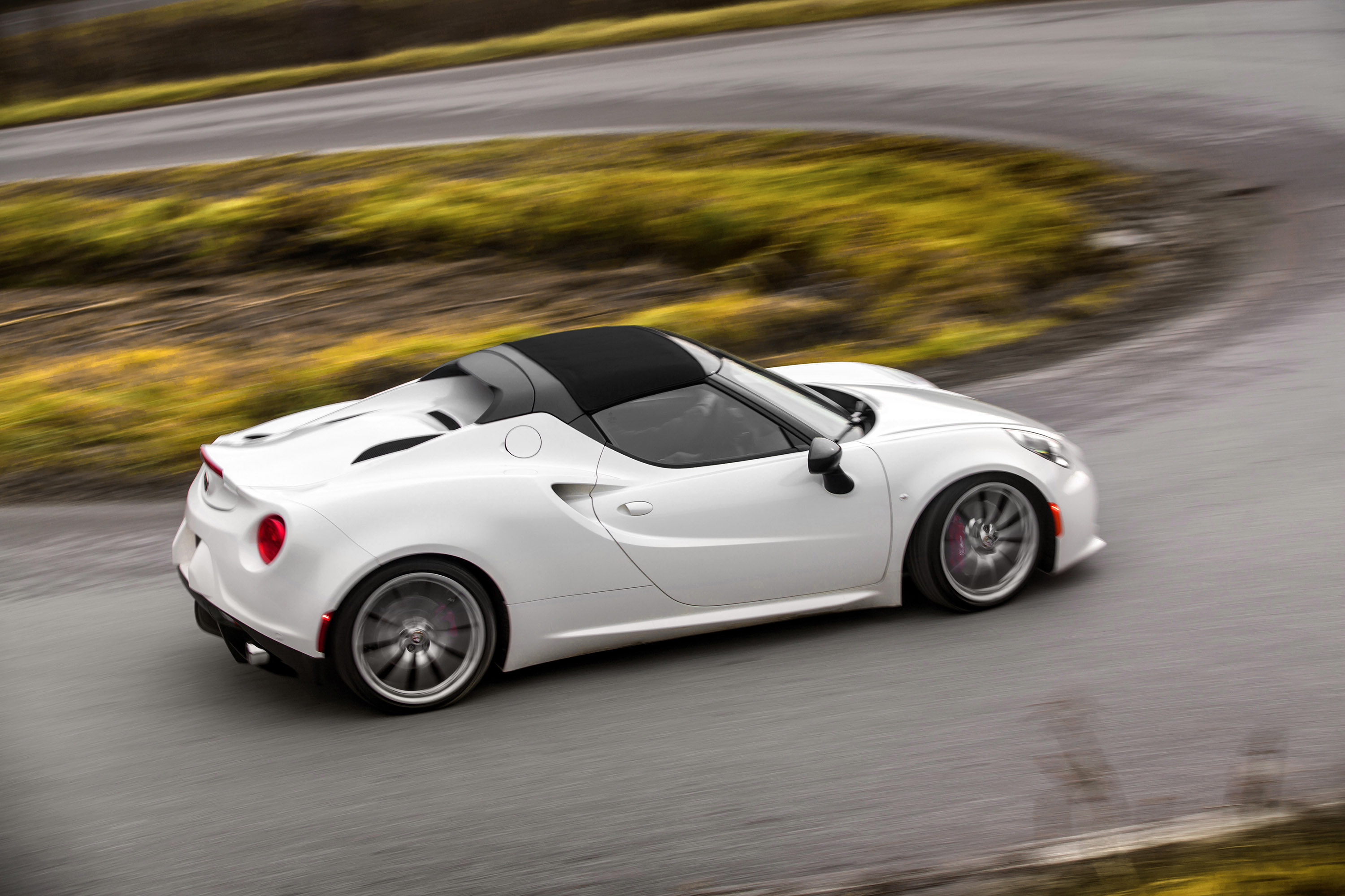 Alfa Romeo 4C Spider photo #34