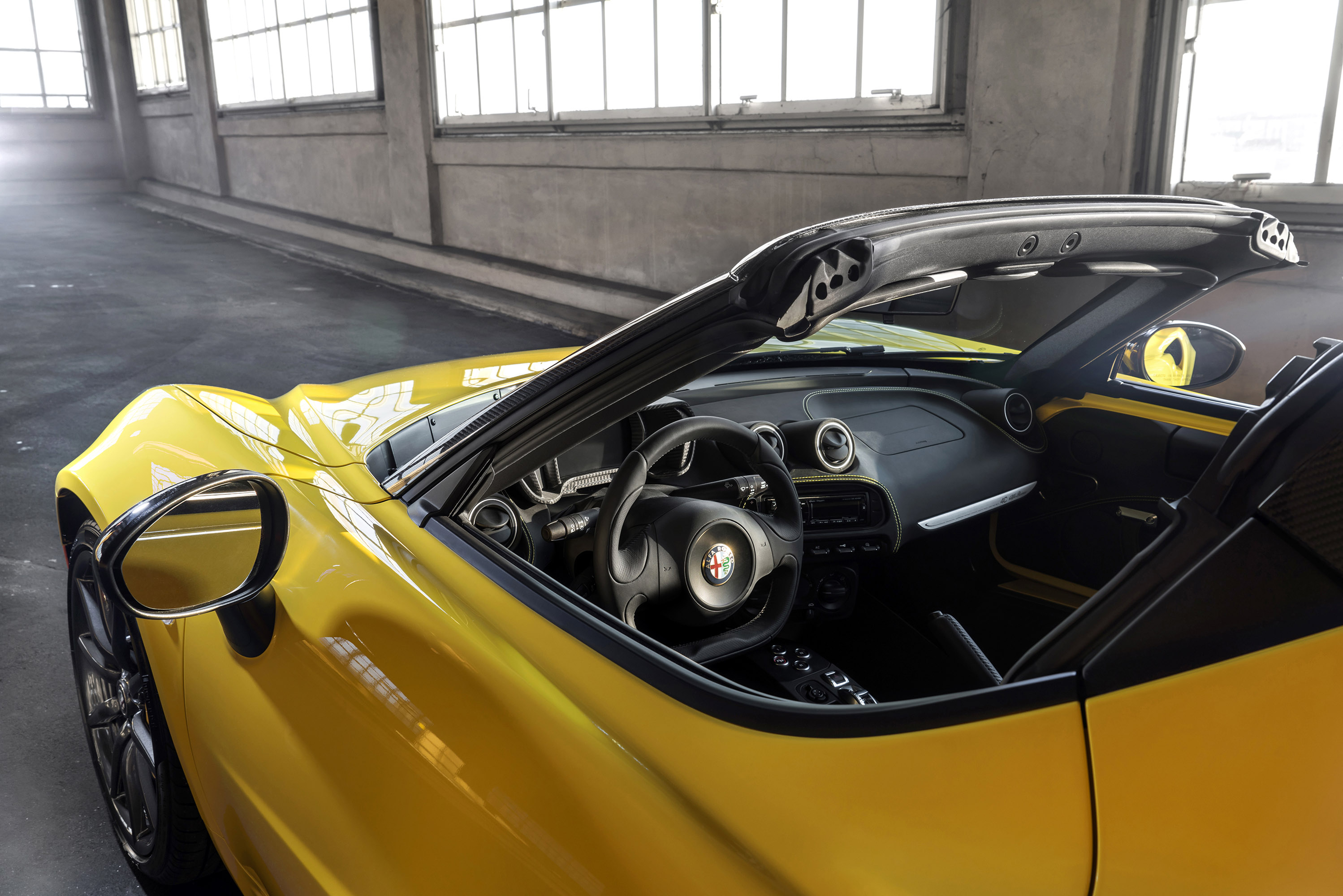 Alfa Romeo 4C Spider photo #46
