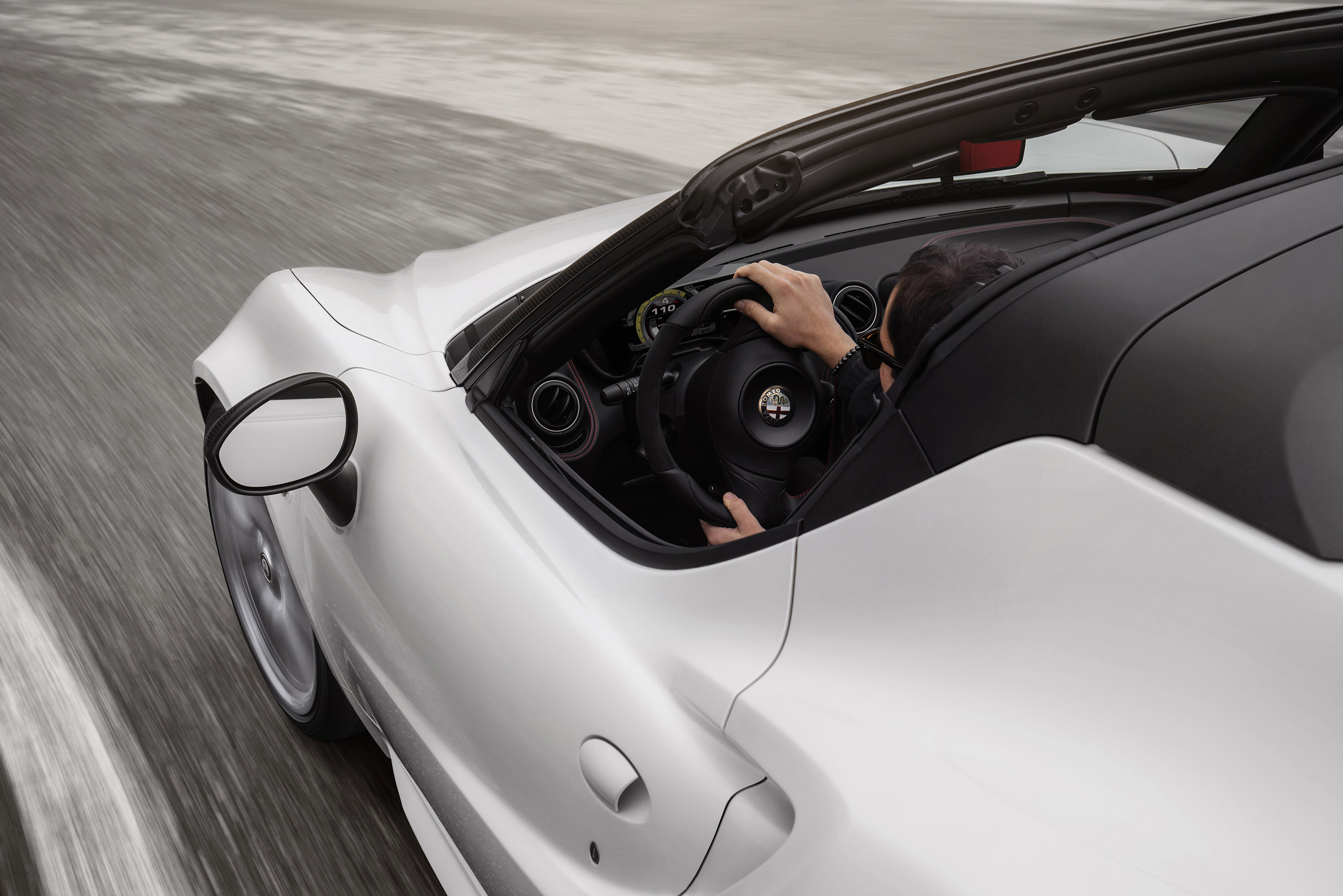 Alfa Romeo 4C Spider photo #47