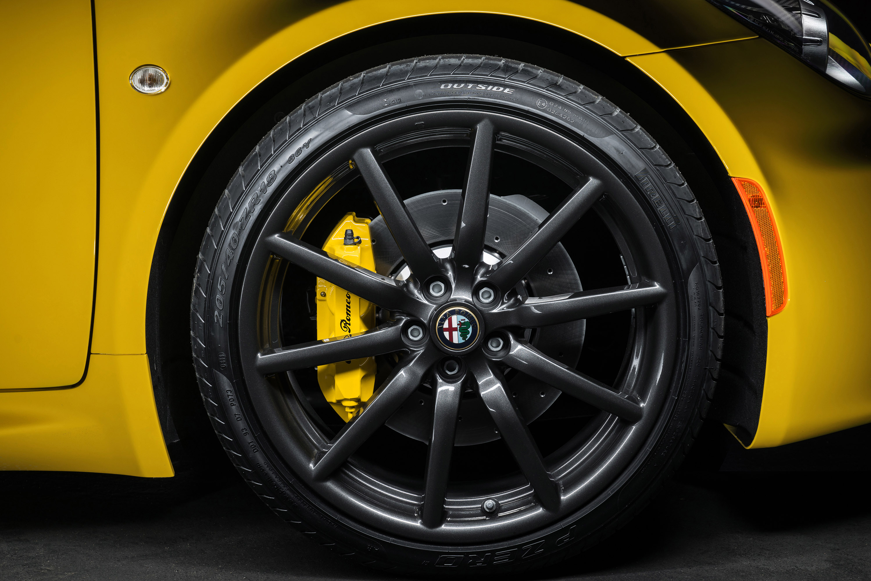 Alfa Romeo 4C Spider photo #53