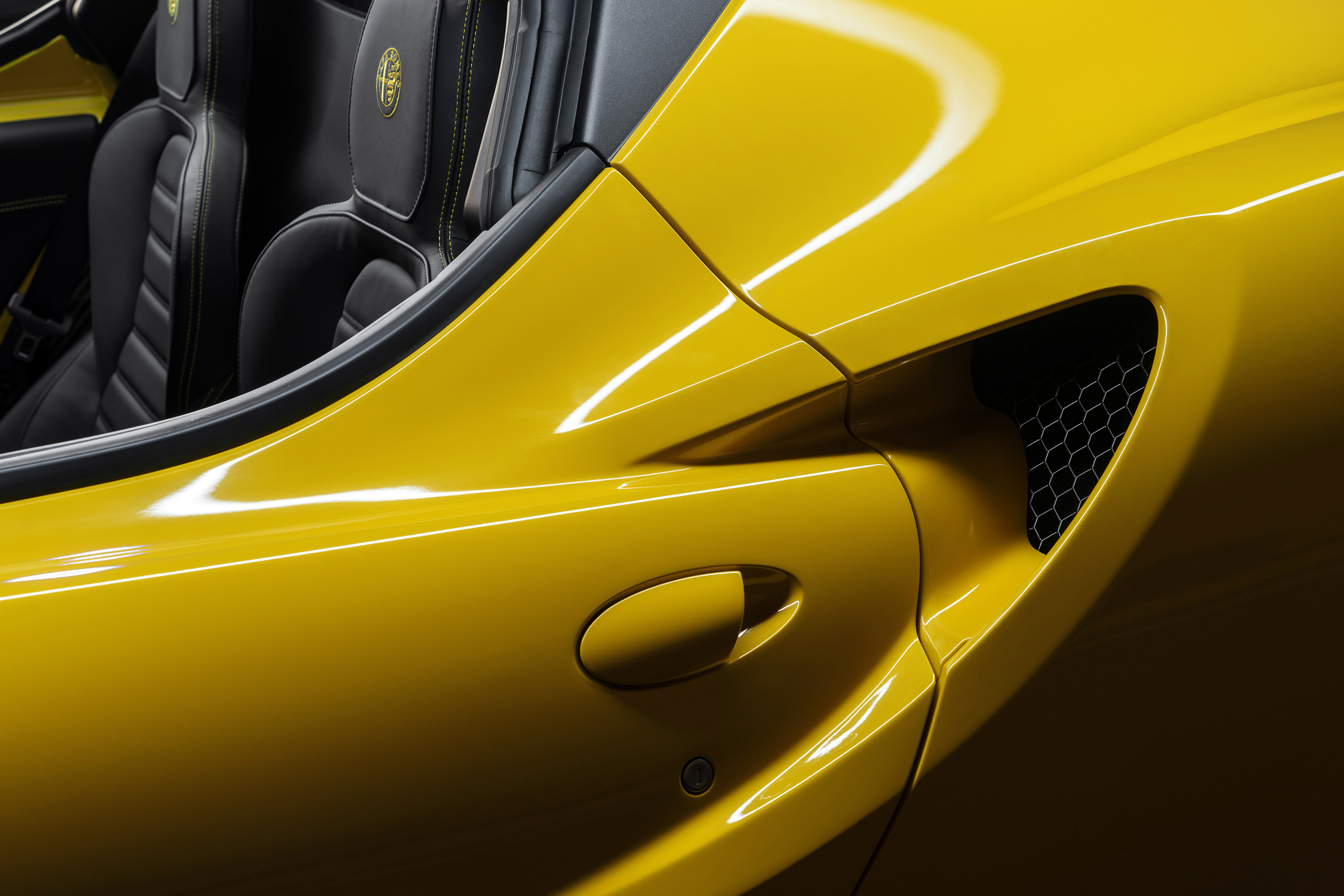 Alfa Romeo 4C Spider photo #56