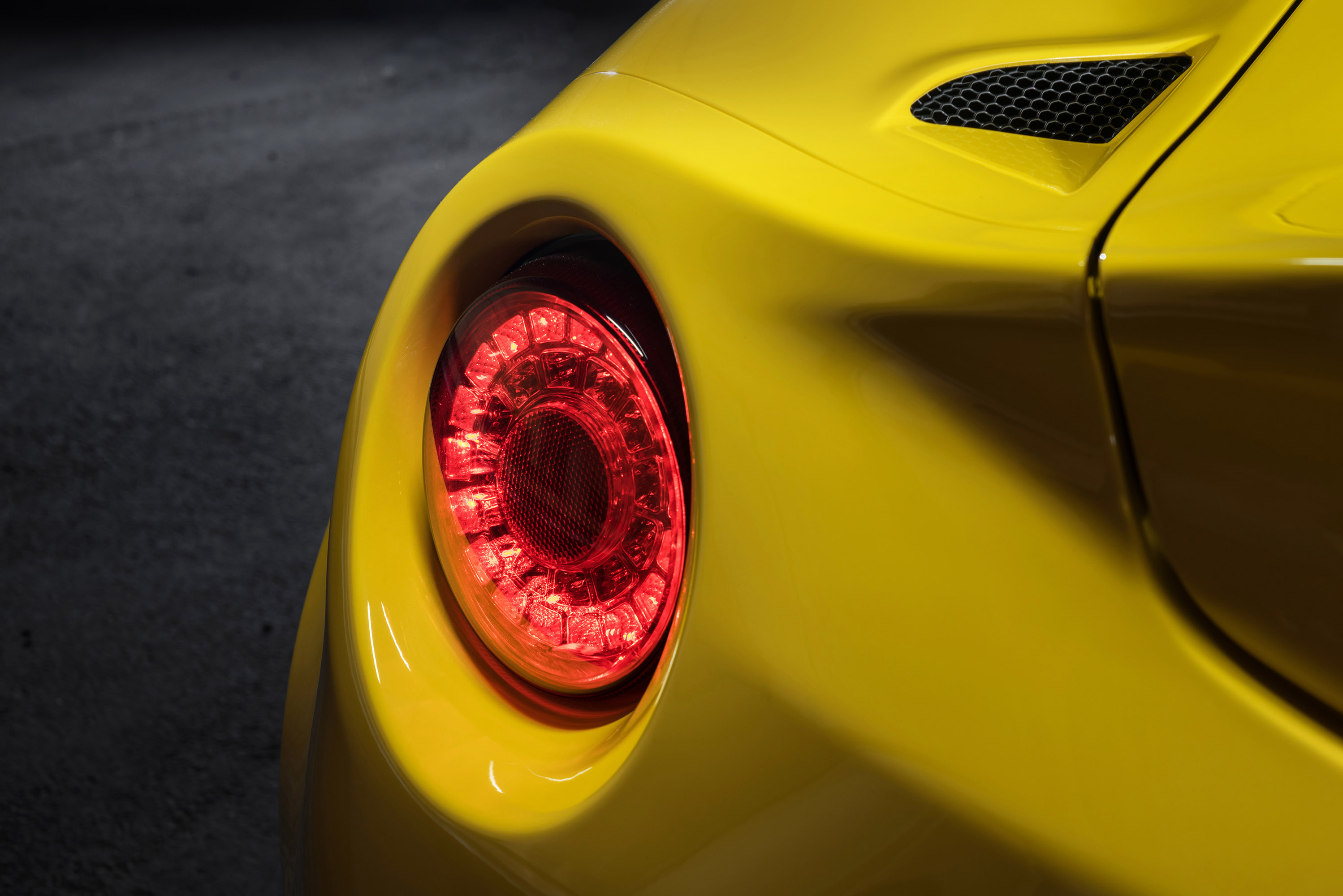 Alfa Romeo 4C Spider photo #58