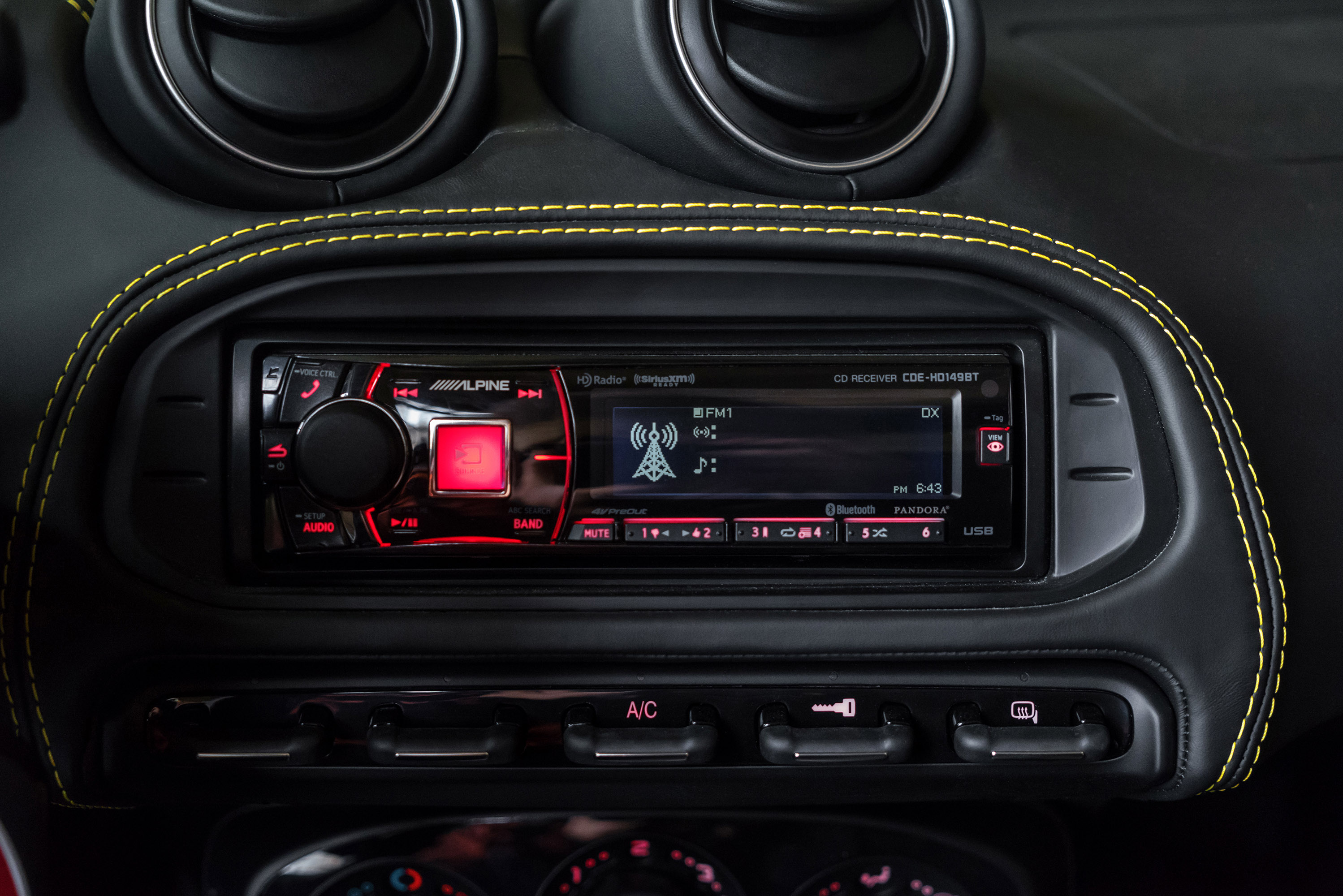 Alfa Romeo 4C Spider photo #73
