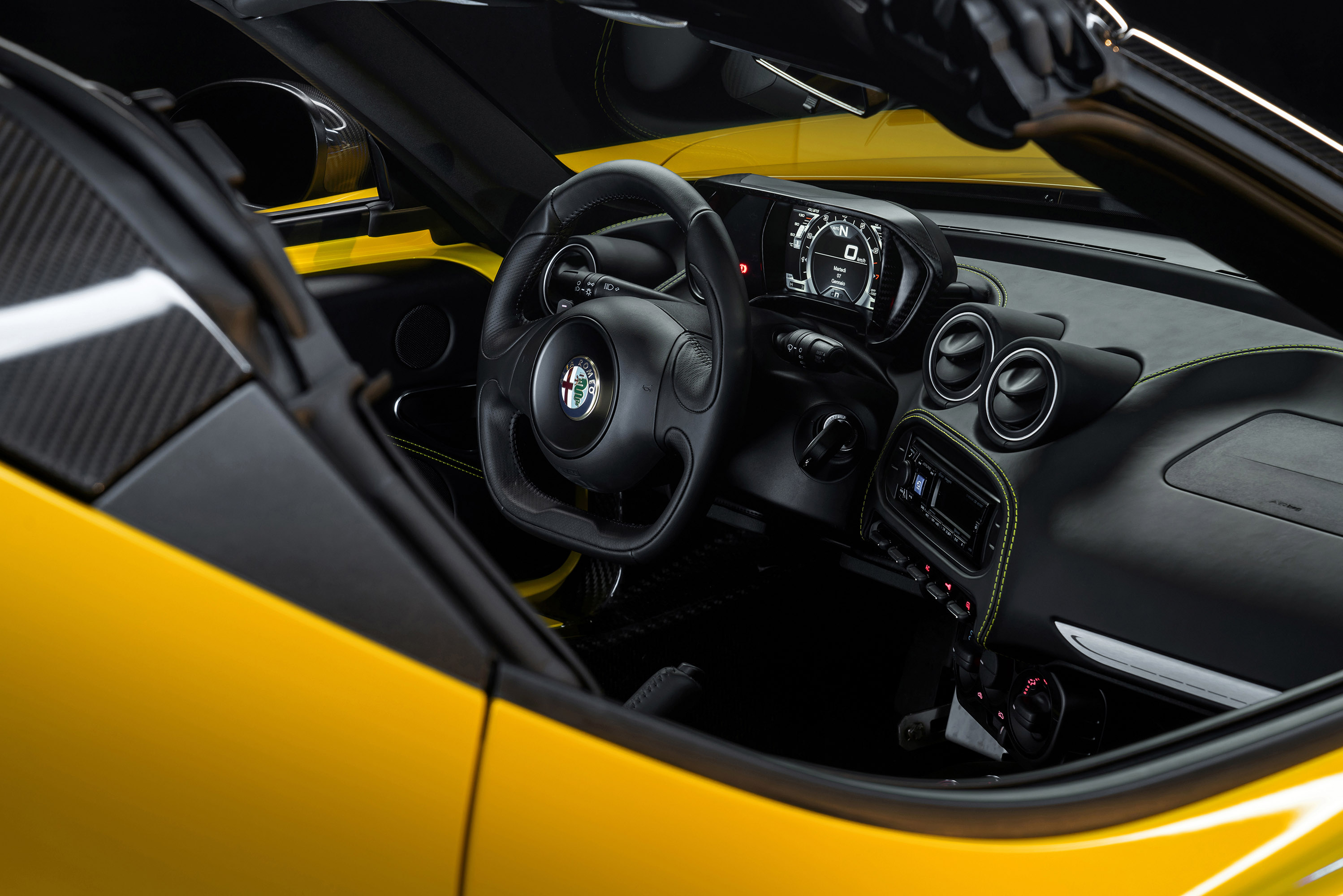 Alfa Romeo 4C Spider photo #79